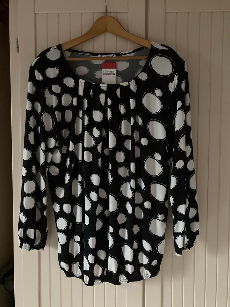 Magna top zwart/wit 44/46 €24,99, Ophalen of Verzenden, Nieuw, Maat 46/48 (XL) of groter, Zwart