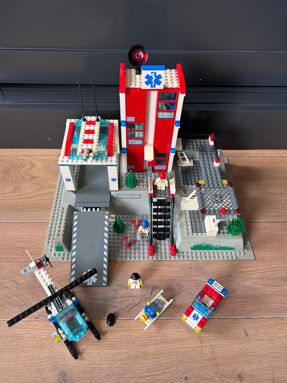 Lego City 7892 Ziekenhuis met ambulance en helikopter, Kinderen en Baby's, Speelgoed | Duplo en Lego, Lego, Ophalen of Verzenden
