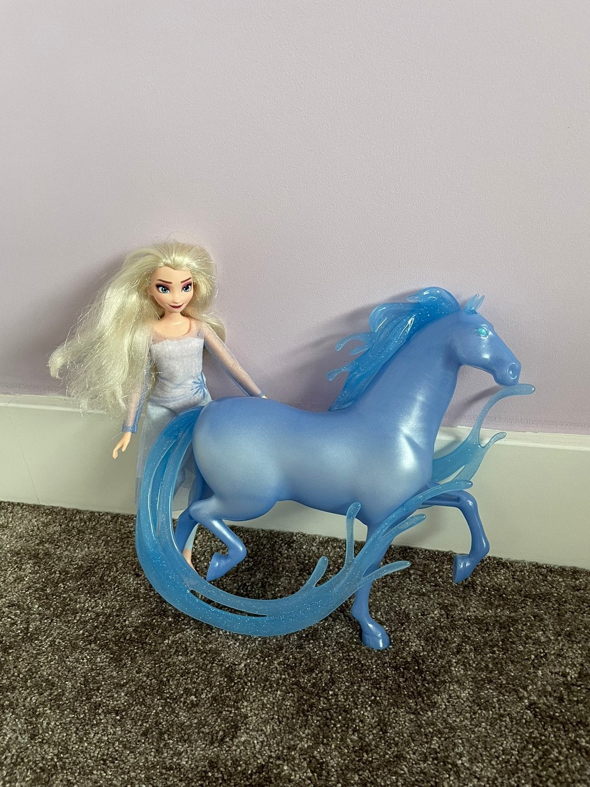 Elsa pop met paard, Verzamelen, Disney, Ophalen of Verzenden, Overige figuren, Zo goed als nieuw, Beeldje of Figuurtje