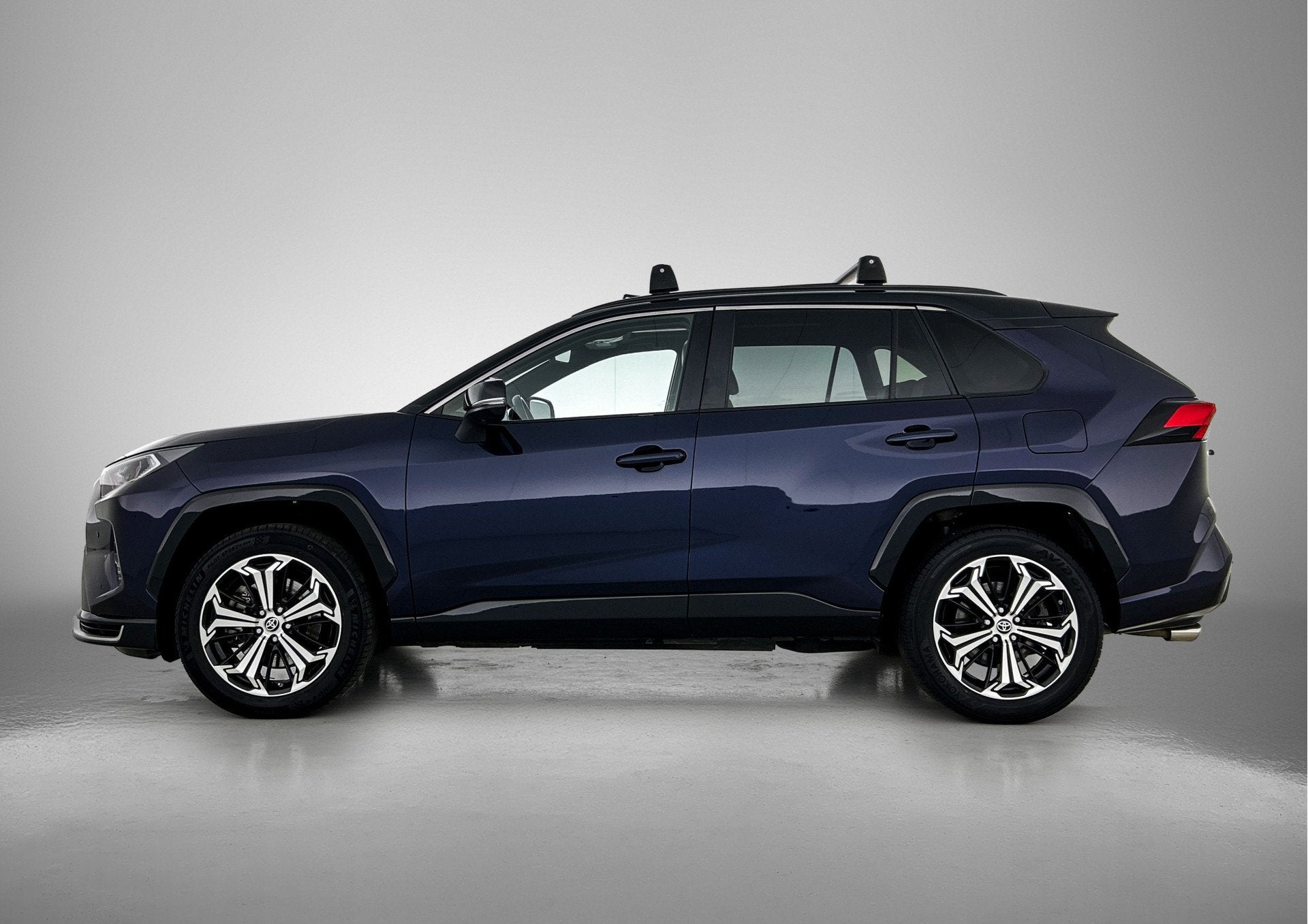 Toyota RAV4 2.5 Plug-in Hybrid AWD Bi-Tone Plus | BTW voertu, Auto's, Toyota, Automaat, Gebruikt, 4 cilinders, Bedrijf