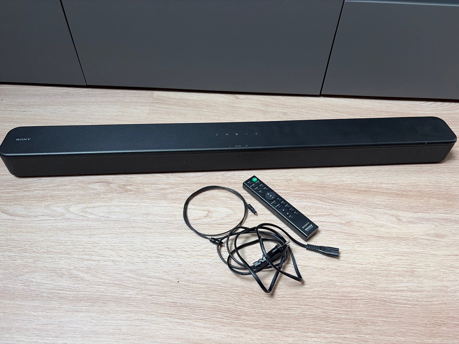 Sony Soundbar met afstandsbediening en kabels