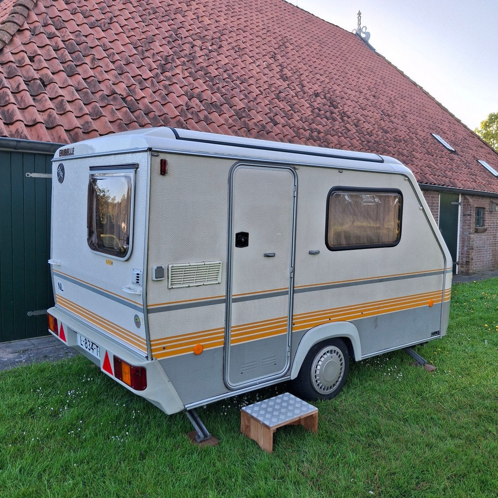 Compacte Eriba Eribelle hefdak caravan - Ideaal voor 2!, Tot en met 2, Particulier, 4 tot 5 meter, Lengtebed