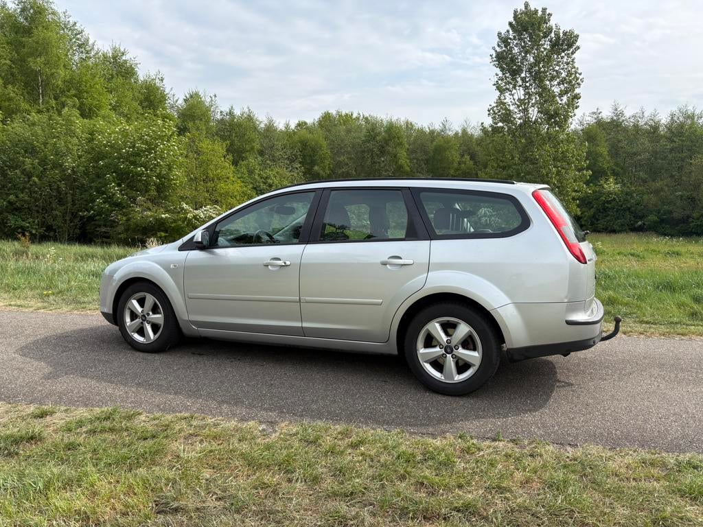 Ford Focus 1.8 Wagon 2007 Trekhaak/Flexifuel/airco, Auto's, Zwart, 4 cilinders, Handgeschakeld, Particulier