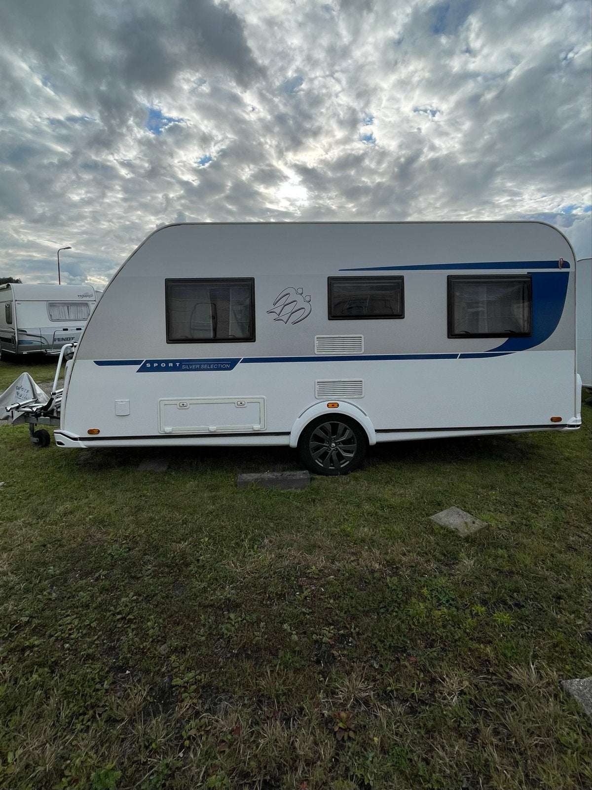 Knaus Sport Silver Selection 450 FU 2019 voortent en luifel, Omvormbare zithoek, Rondzit, Particulier, Schokbreker