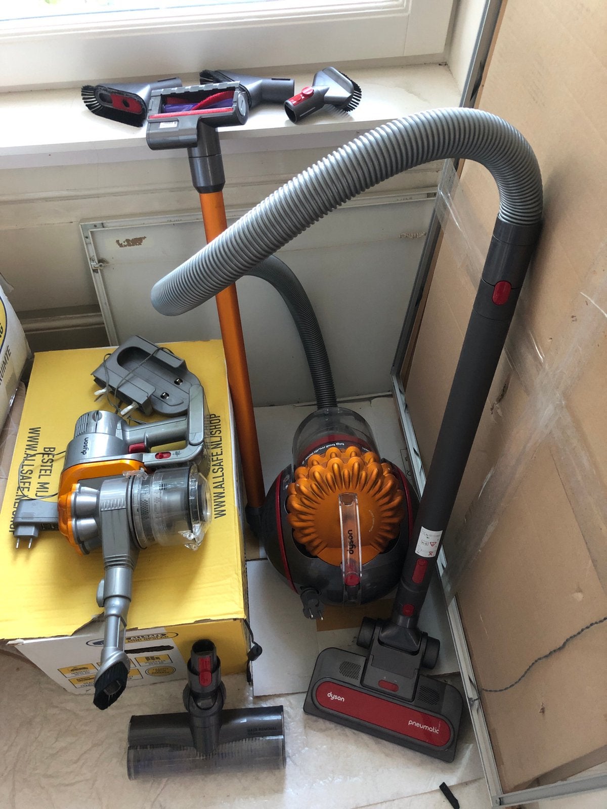 Dyson onderdelen van drie verschillende stofzuigers, Witgoed en Apparatuur, Stofzuigers, Gebruikt, Overige typen, Dyson, Minder dan 1200 watt