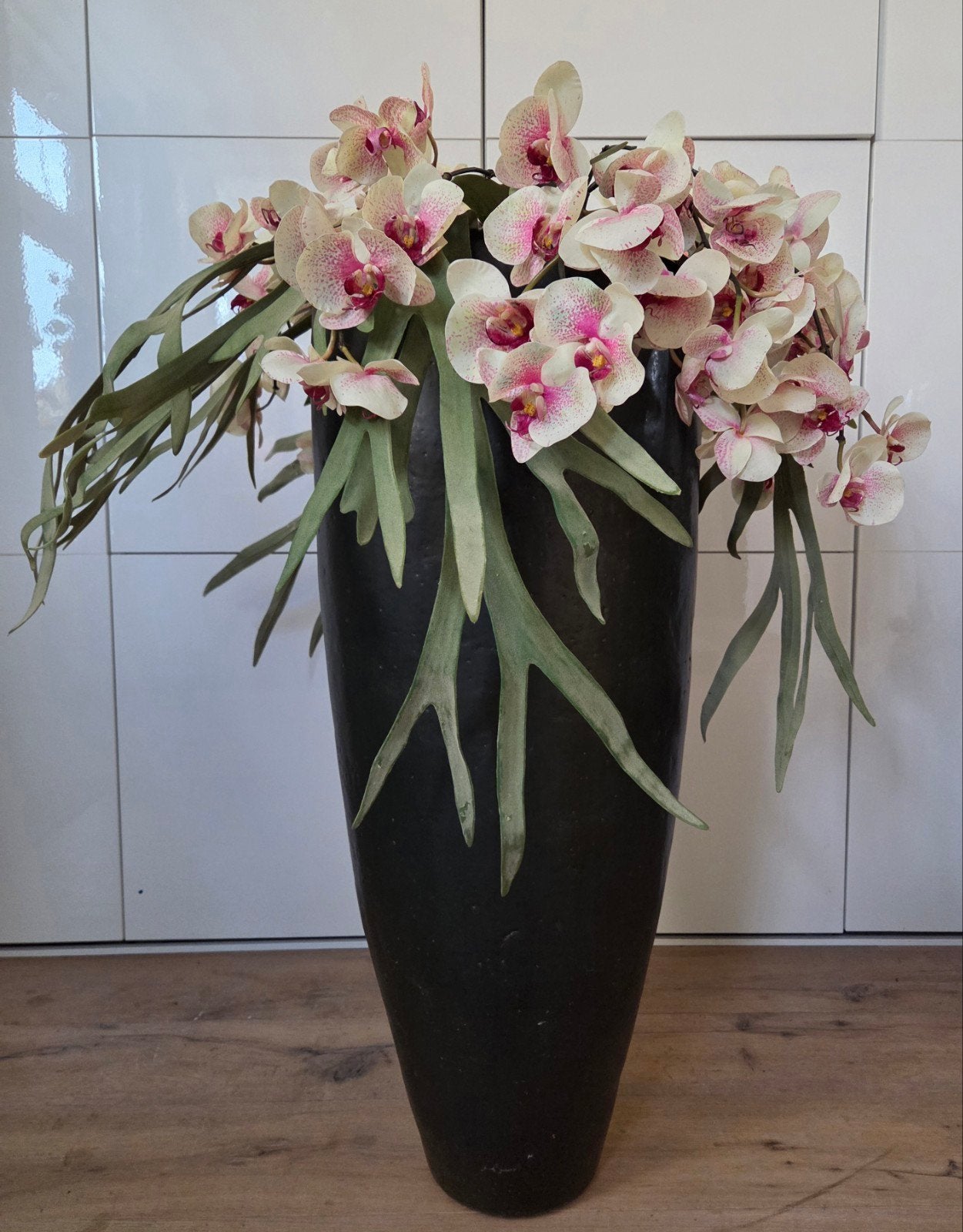 XL Mobach vaas (97cm) met Silk-ka orchideeën kunstbloemen, Huis en Inrichting, Ophalen, Binnen, 100 cm, Silk-ka