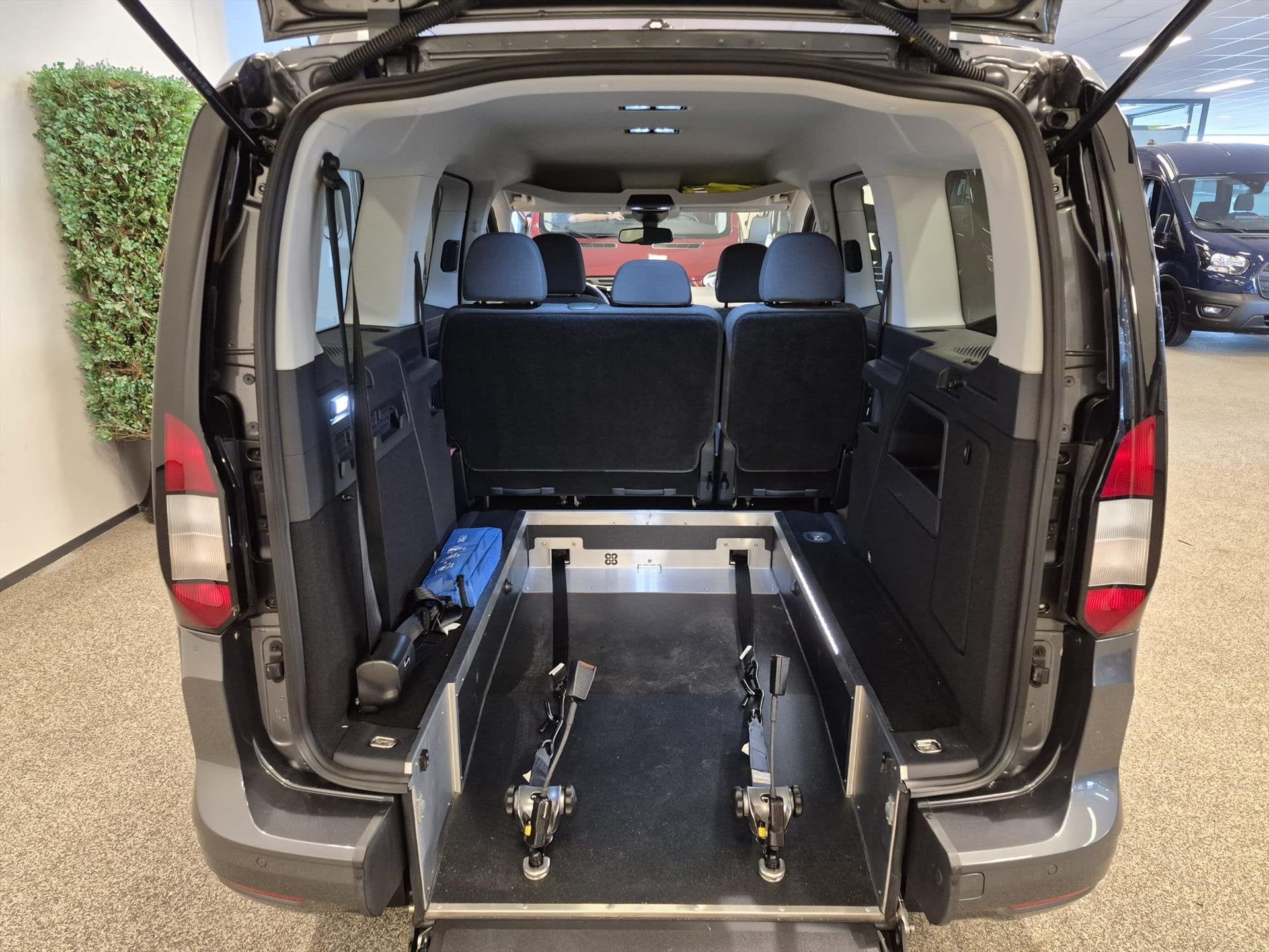 Ford Tourneo Connect L2 Rolstoelauto Automaat 5+1, Auto's, Automaat, 12 maanden, Bedrijf, 1599 kg
