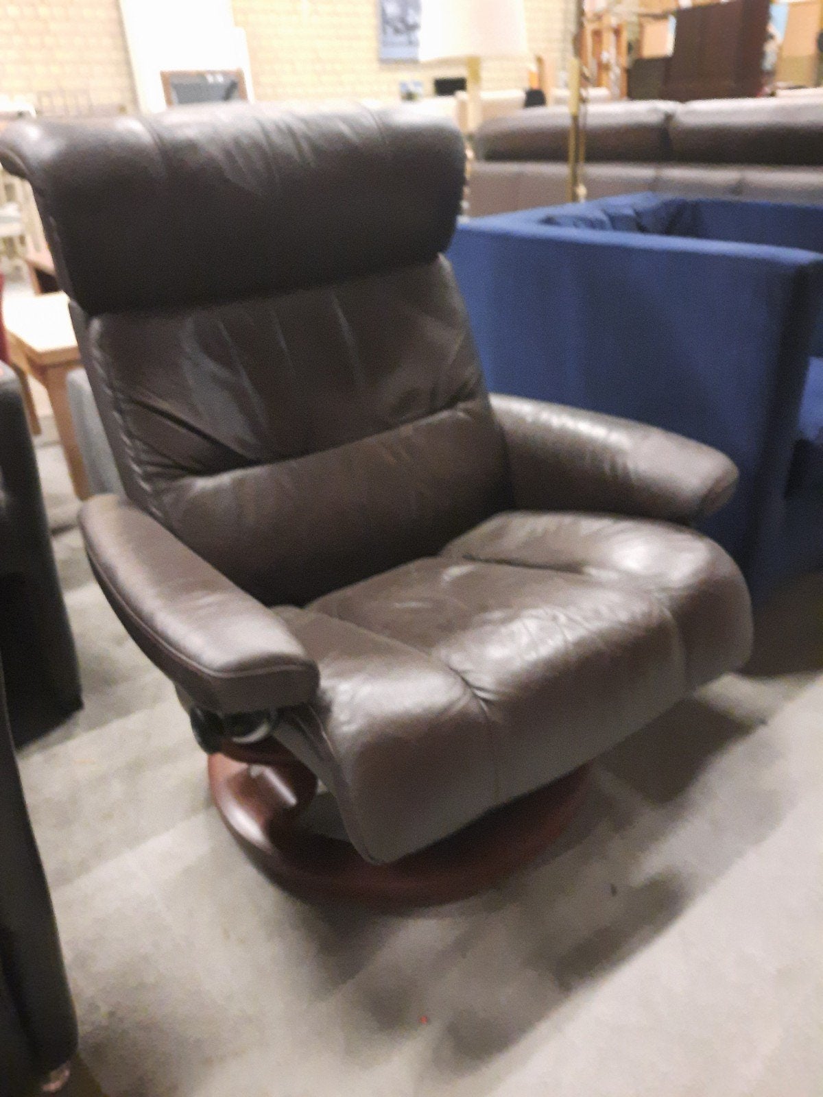 Stressless draaibare relaxstoel met bruinleren bekleding, Huis en Inrichting, Fauteuils, Ophalen, Gebruikt, Minder dan 75 cm, Leer