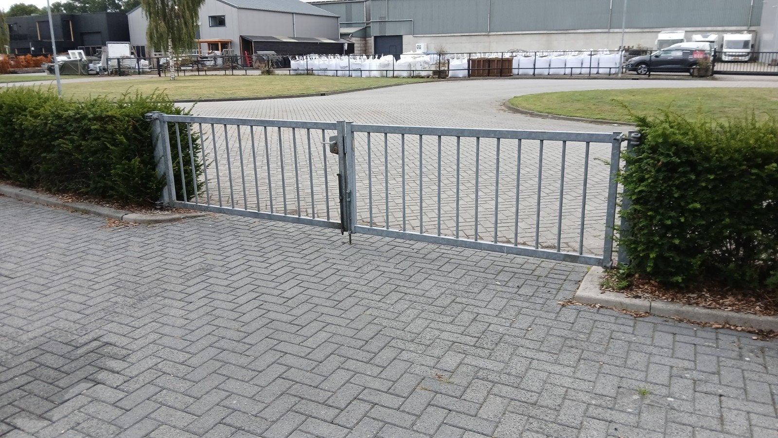 gegalvaniseerde dubbele poort gebruikt 422cm, Ophalen, Met poort, Gebruikt, Spijlenhekwerk