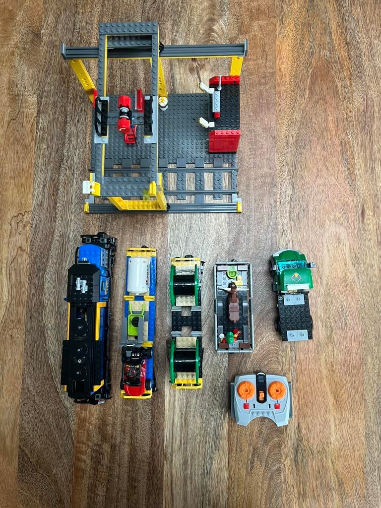Lego goederentrein 60052 + 60020 + extra rails, Ophalen of Verzenden, Zo goed als nieuw