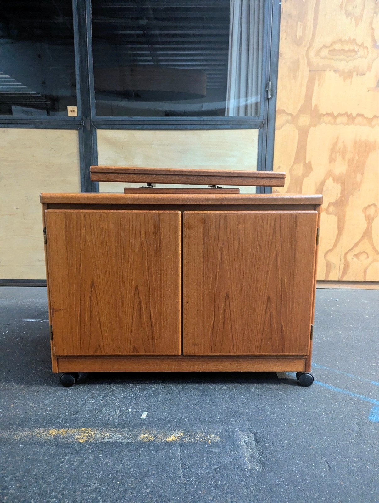 Vintage Deen teak Tv kast kastje op wielen, Huis en Inrichting, Kasten | Dressoirs, Ophalen, Gebruikt, 25 tot 50 cm, 50 tot 100 cm