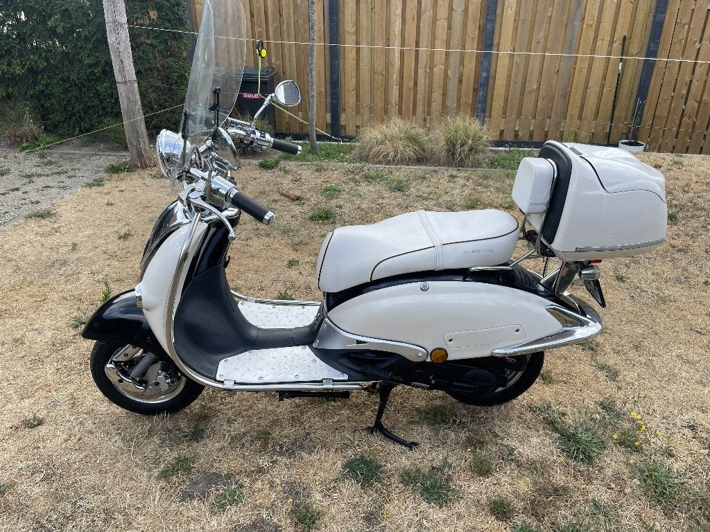 Znen Retro Scooter Slechts 2.675 km Volledig gerestaureerd, Fietsen en Brommers, Snorfietsen en Snorscooters, Zo goed als nieuw