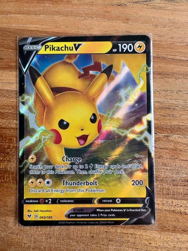 Pikachu V (VIV 43), Ophalen of Verzenden, Zo goed als nieuw, Losse kaart, Foil