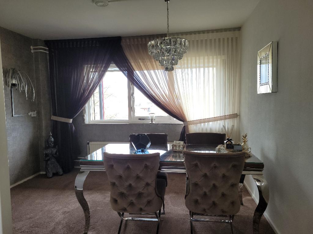 Eetkamer stoelen, Ophalen, Zo goed als nieuw, Bruin, Drie