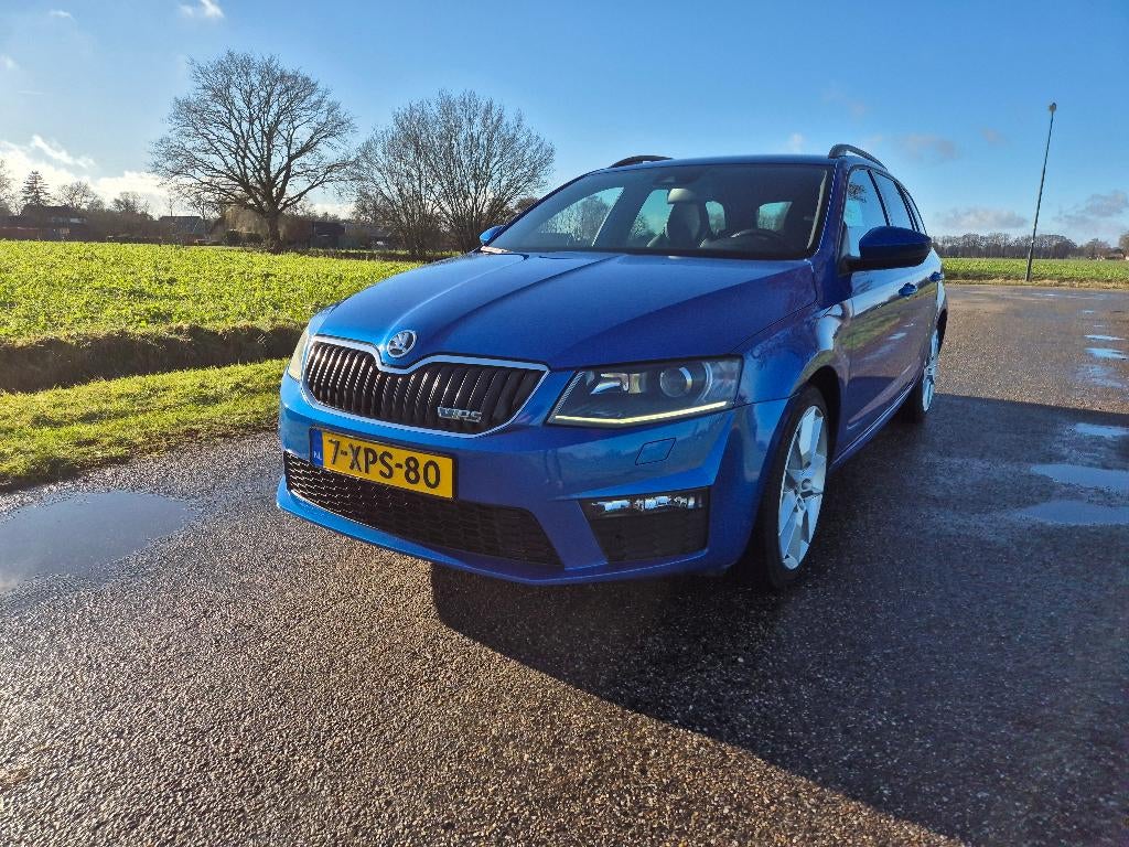 Skoda Octavia 2.0 TSI RS - Automaat, Org. NL, Leer, Stoelver, 730 kg, 4 cilinders, 1984 cc, Blauw