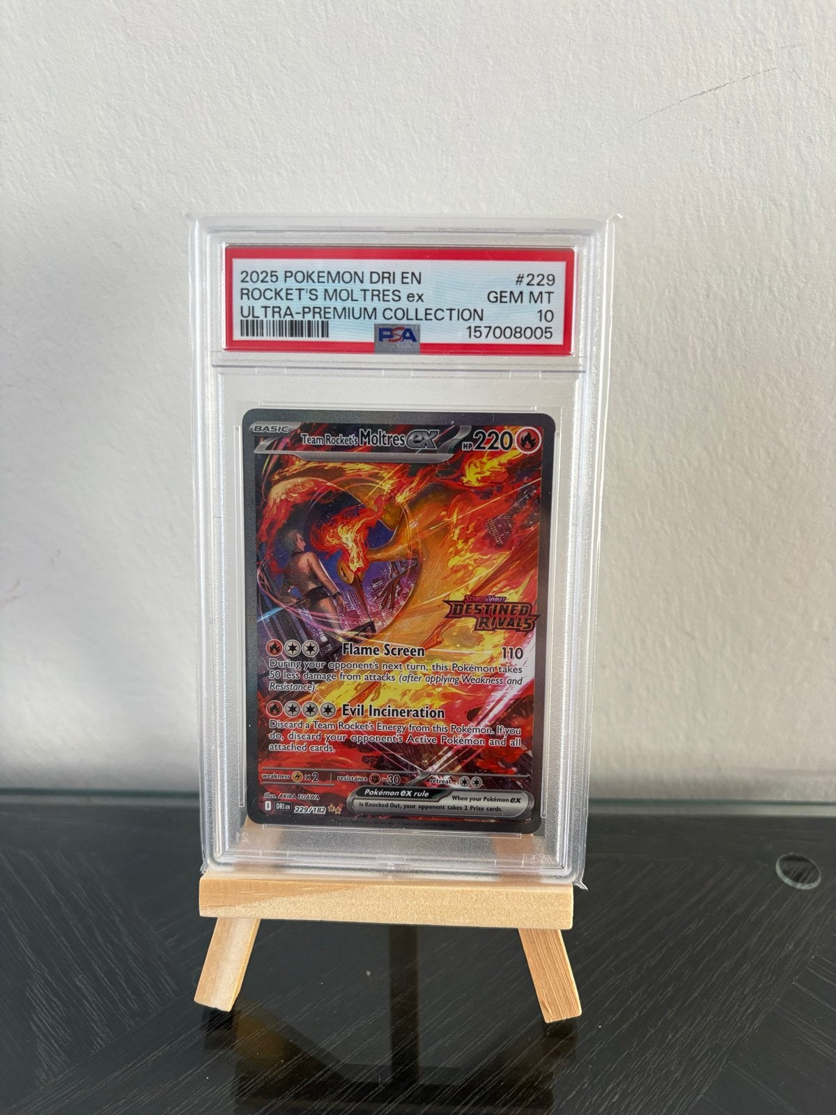 Moltres Stamped PSA 10 #229, Hobby en Vrije tijd, Verzamelkaartspellen | Pokémon, Ophalen of Verzenden, Nieuw, Losse kaart