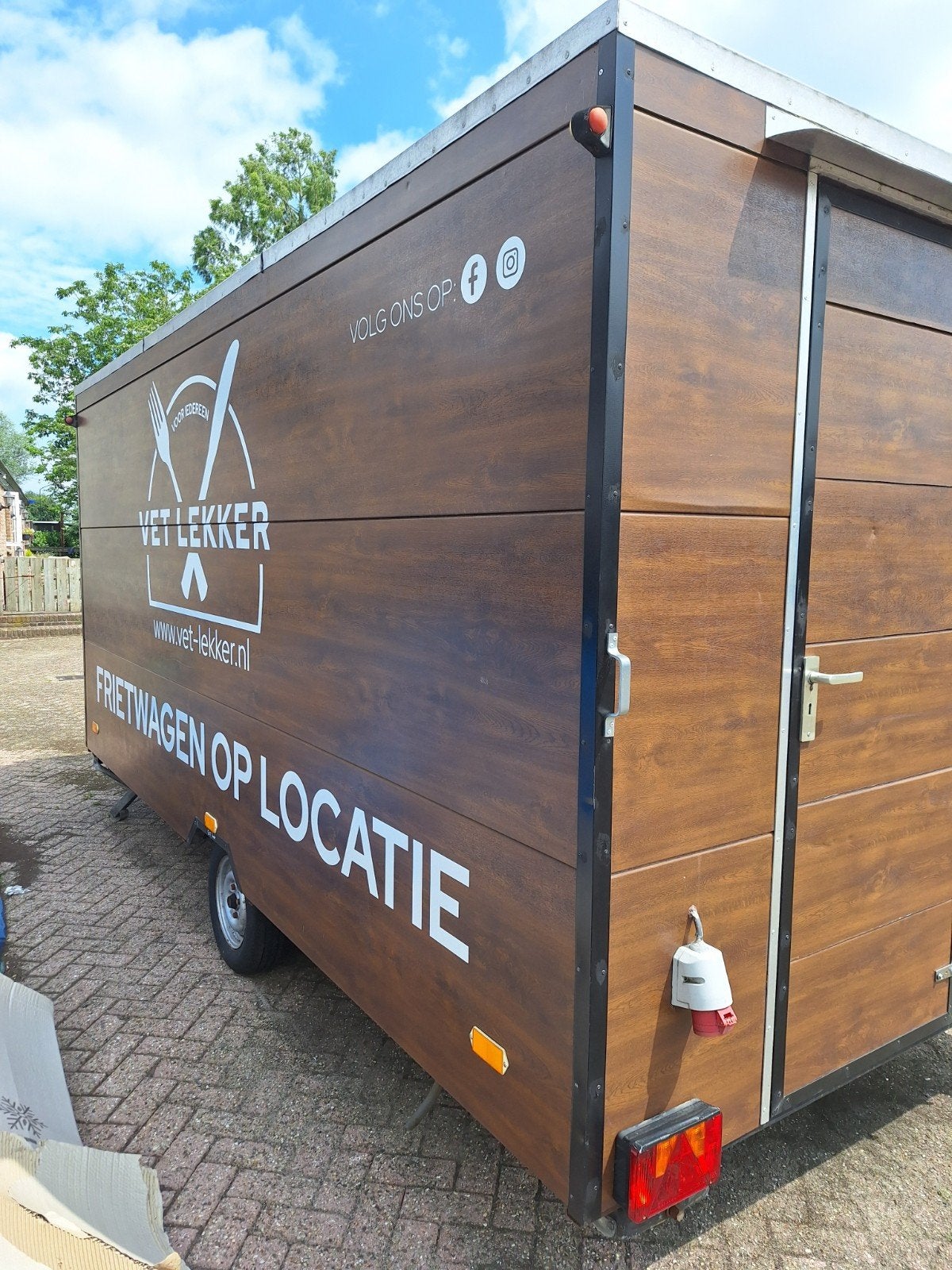 Foto 11 van Foodwagon Frietwagen voor friet snacks en Hamburgers bakken