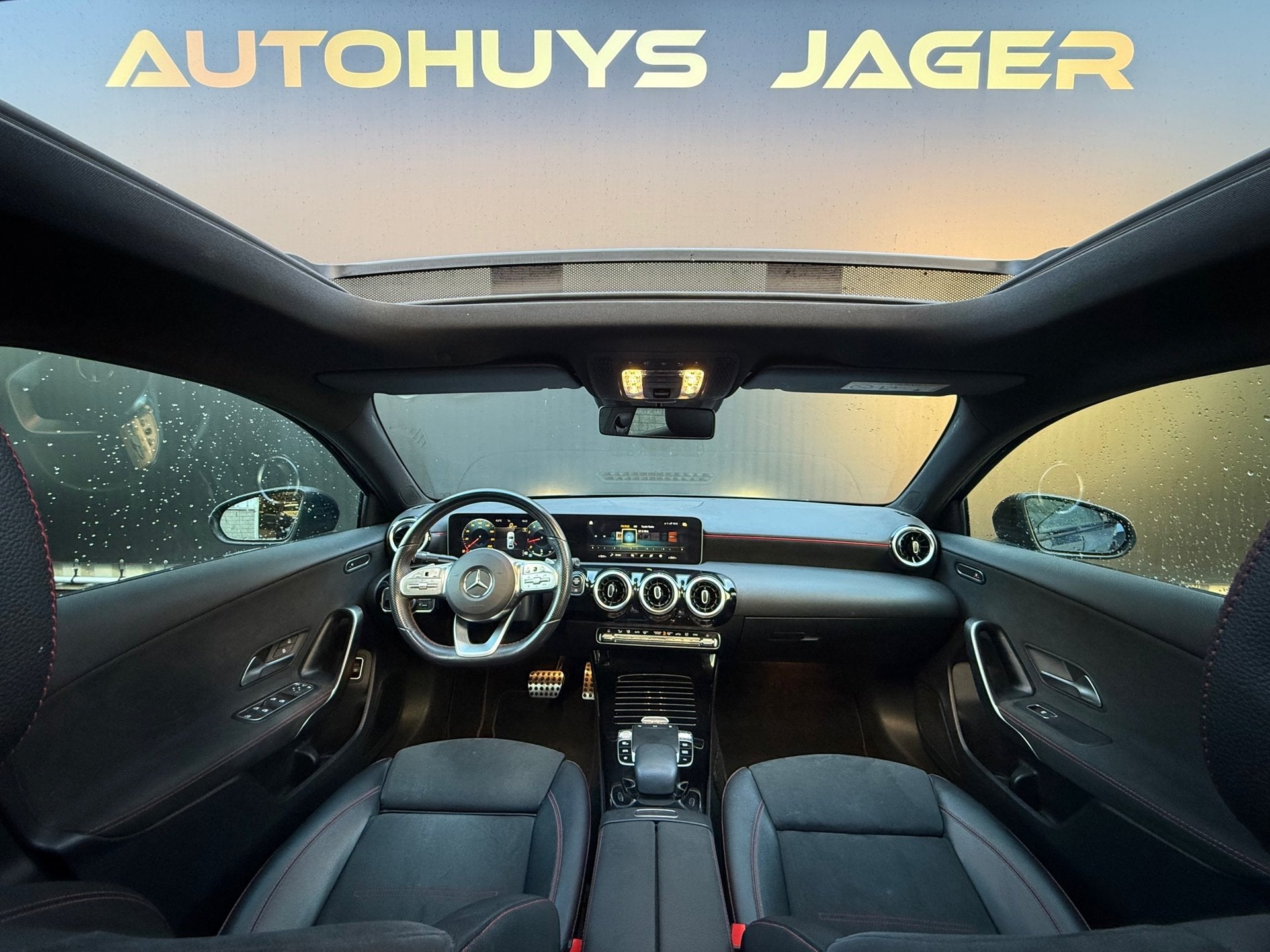 Mercedes-Benz A-klasse 200 Business Solution AMG Pano Camera, Auto's, Gebruikt, 4 cilinders, Blauw, 163 pk