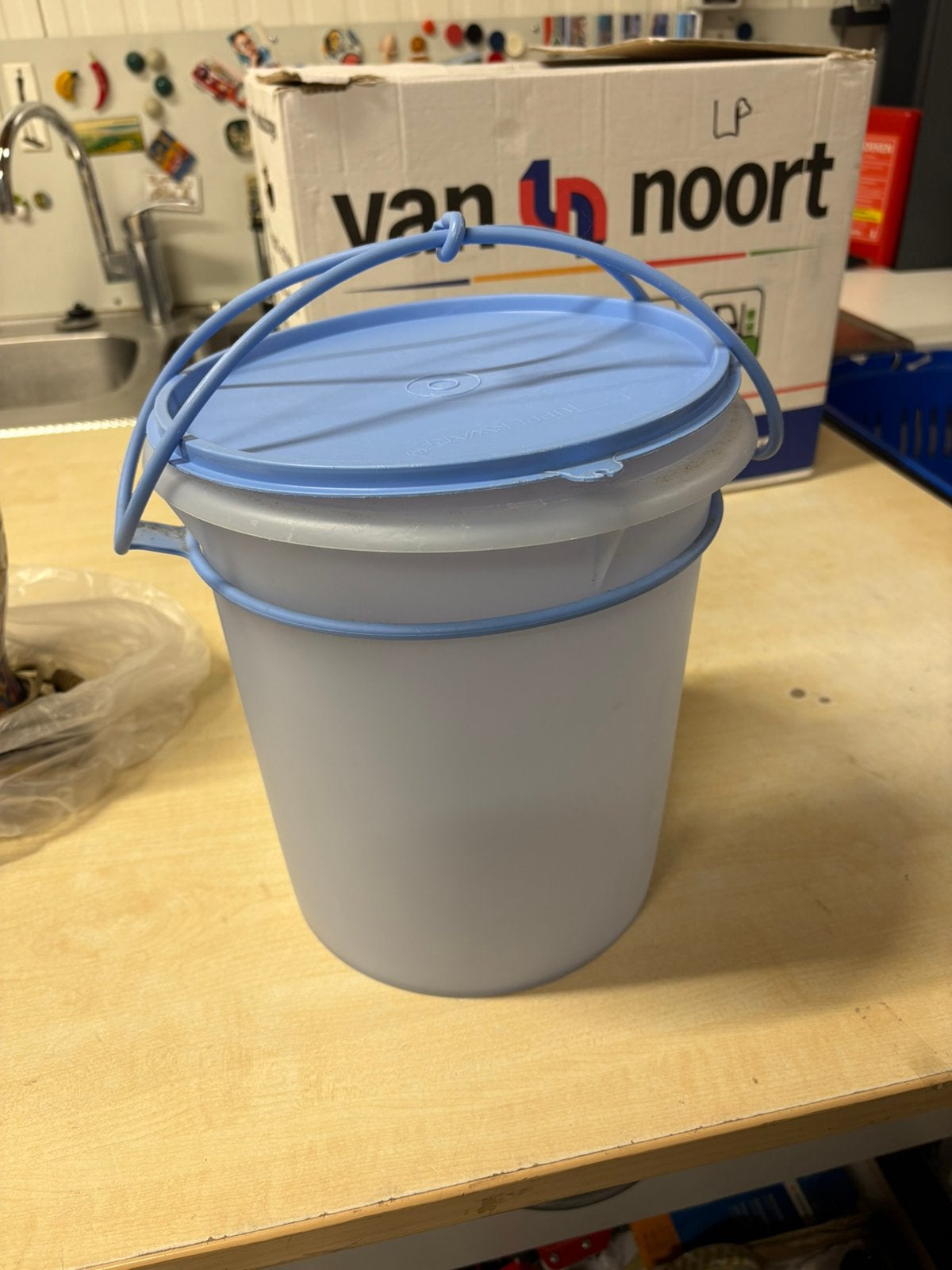 Tupperware wasemmer met hengsel, Huis en Inrichting, Blauw, Overige typen, Ophalen of Verzenden, Zo goed als nieuw