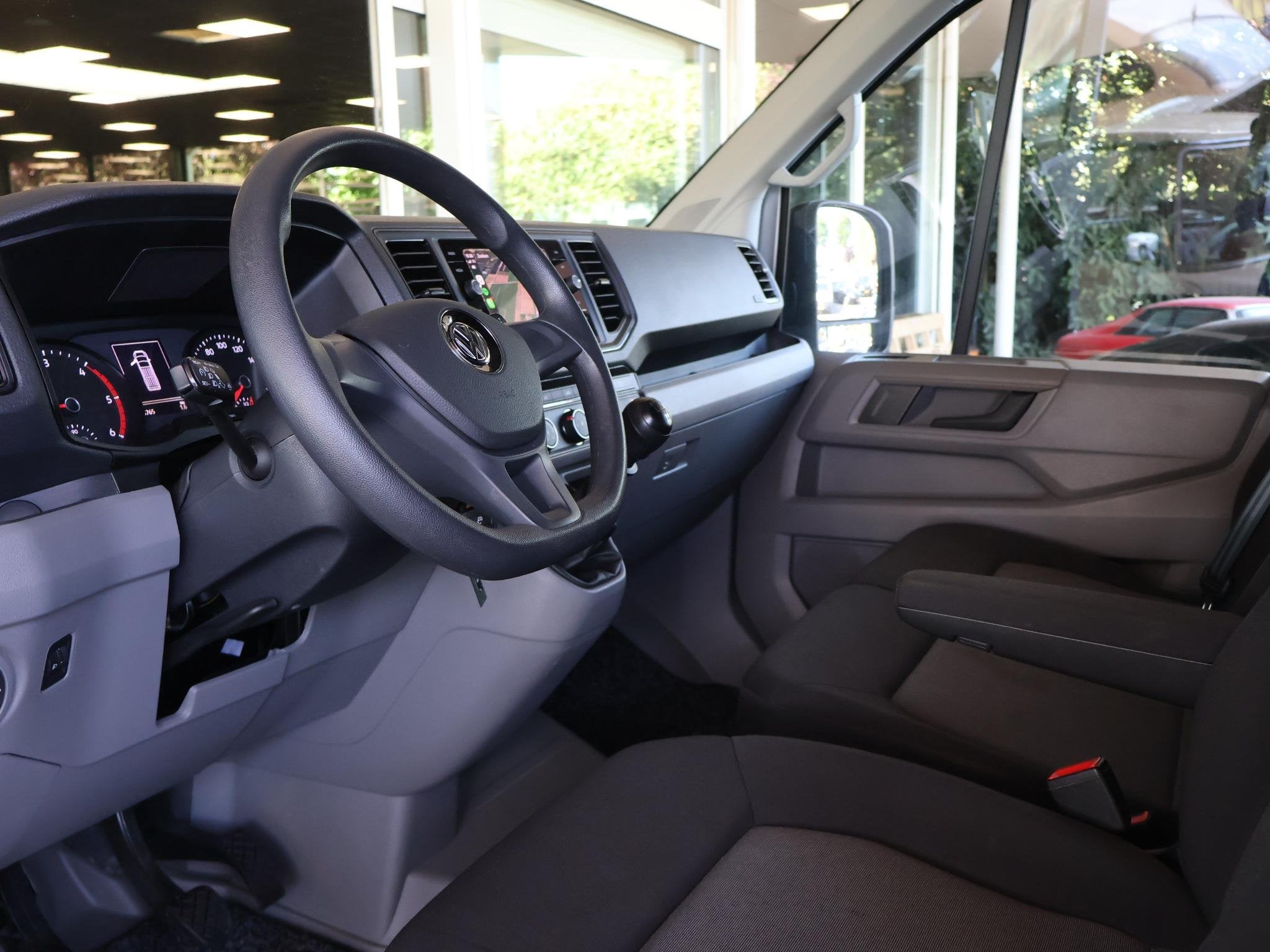 Volkswagen Crafter 35 2.0 TDI 140 PK L3H3 TWO-TONE + 3000 KG, Auto's, Bestelauto's, Voorwielaandrijving, Stof, Gebruikt, 4 cilinders