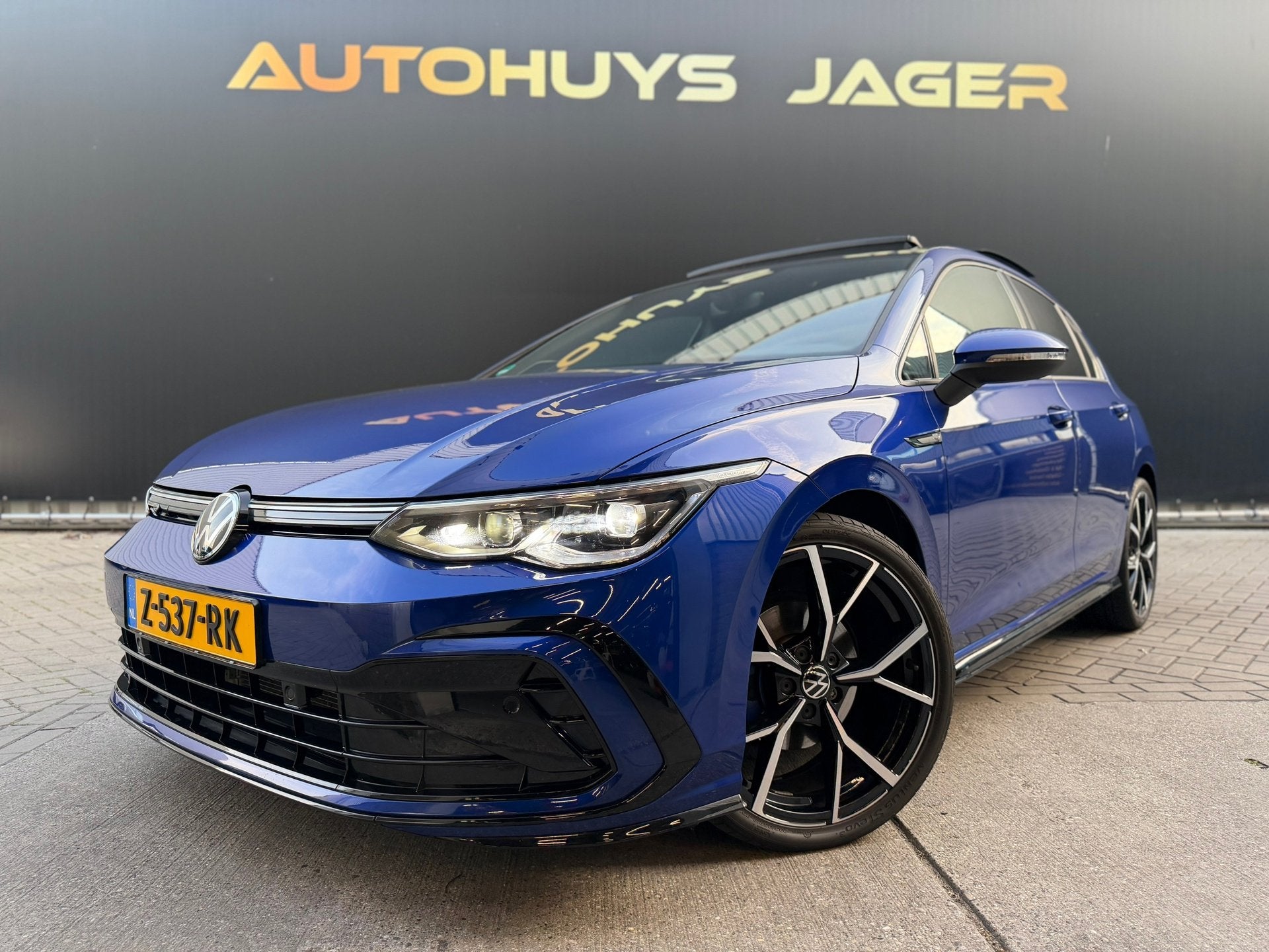 Volkswagen GOLF 1.5 eTSI R-Line Pano H&K Carplay Camera Acc, Dealer onderhouden, Stof, Euro 6, 4 cilinders