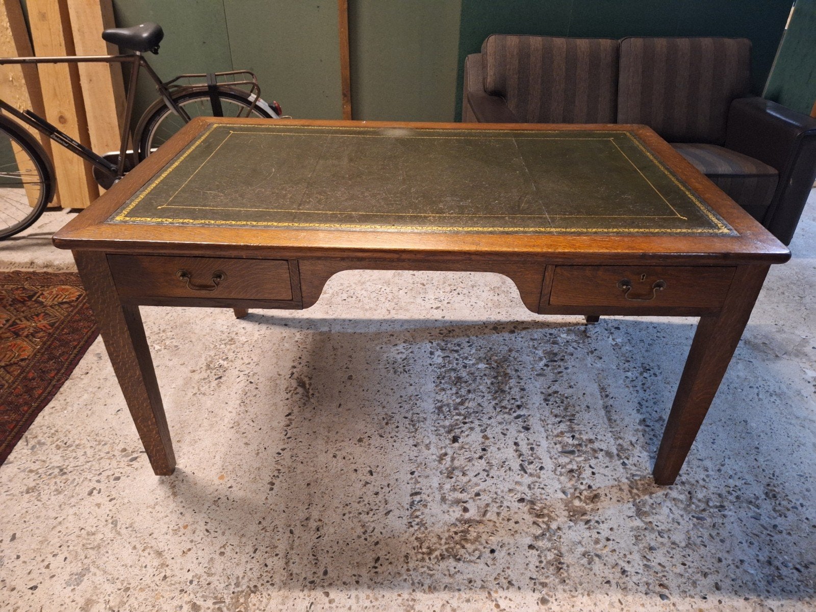 Antieke schrijftafel tafel bureau met lades leren blad eiken, Ophalen