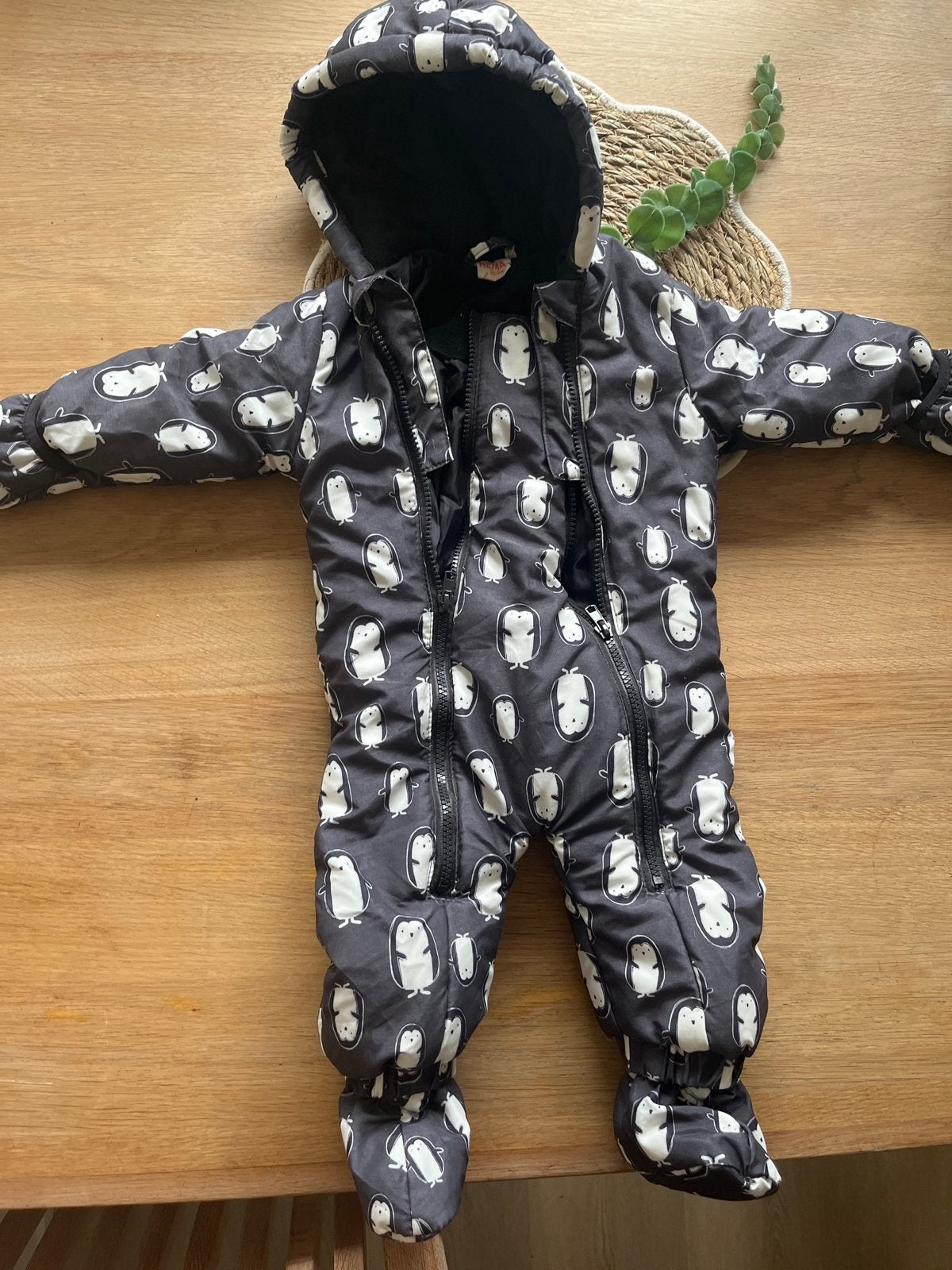 HEMA Baby Sneeuwpak Pinguïns Maat 62-68, Ophalen of Verzenden, Gebruikt, Jongetje of Meisje, Pakje