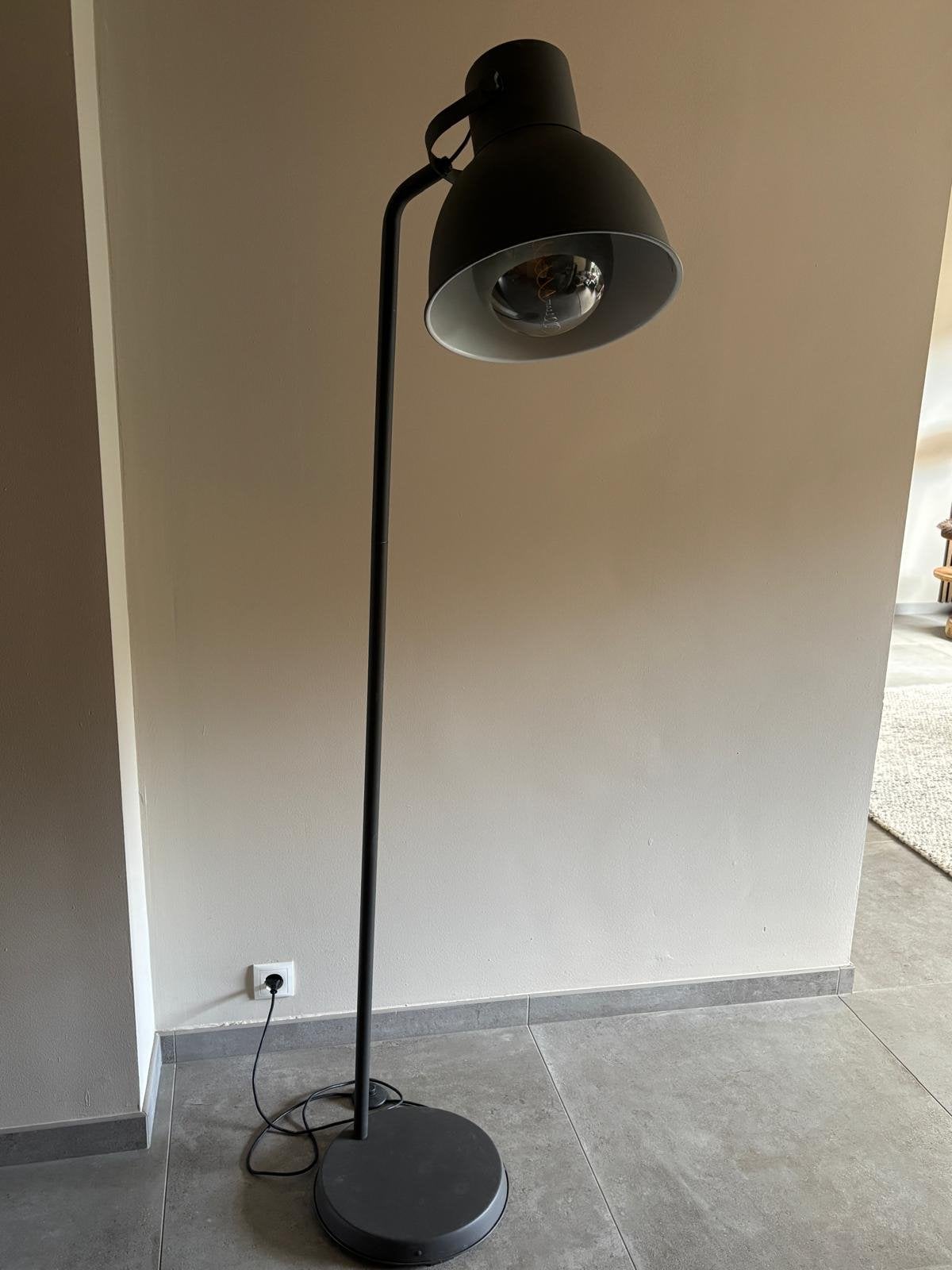 Hektar Ikea - Zwarte staande lamp met E27 fitting, Ophalen, Gebruikt, E27 (groot), Metaal