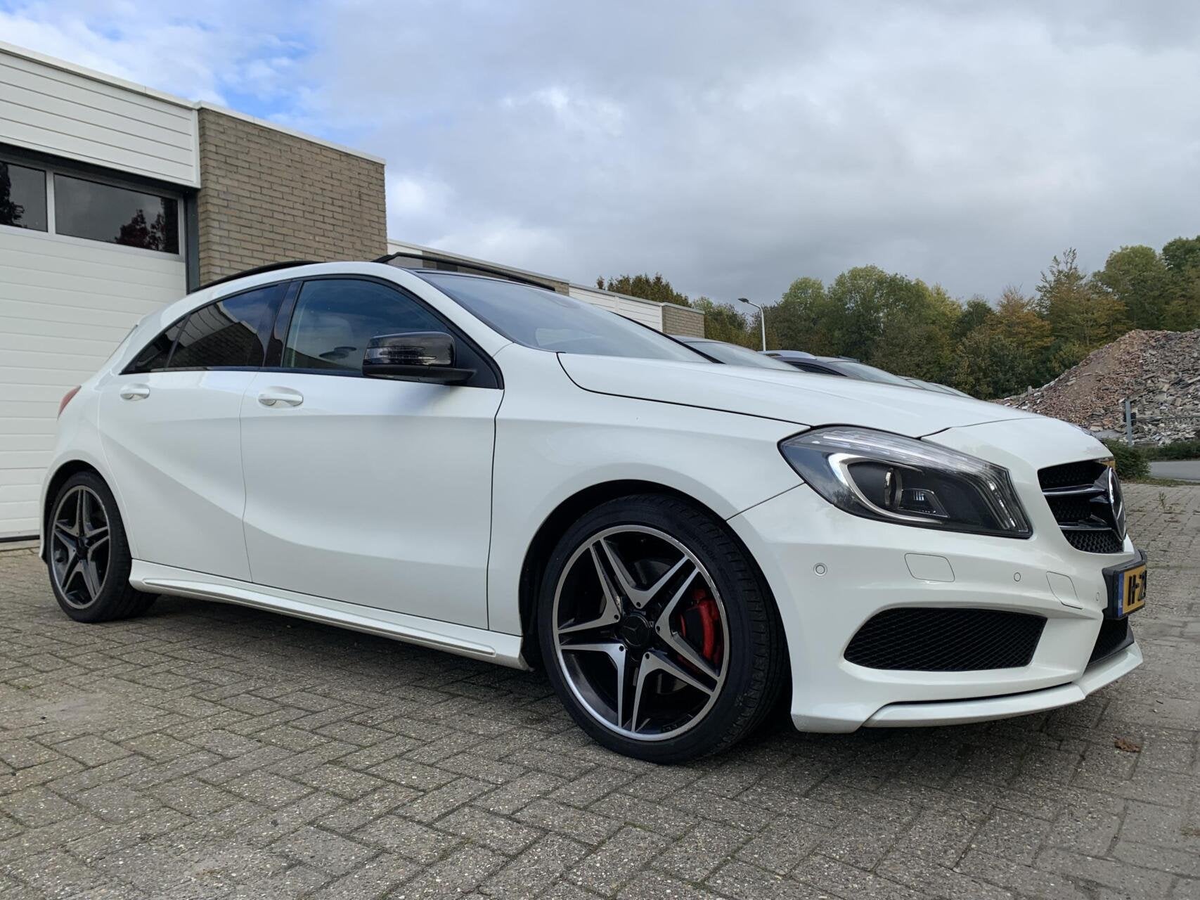 Mercedes A250 Sport Ambition AMG Panodak Leer Groot Navi Cru, 1345 kg, Gebruikt, 4 cilinders, Automatische klimaatregeling