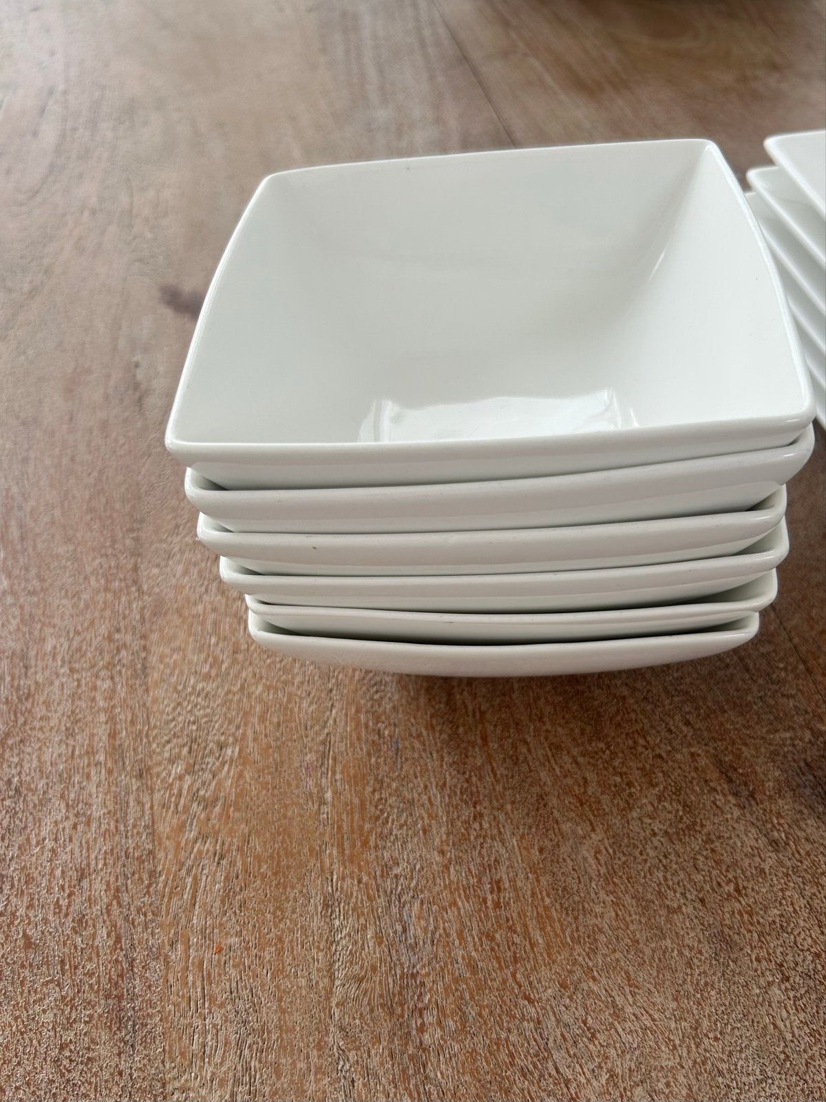 Yong servies: 6 schaaltjes en 4 borden, Huis en Inrichting, Gebruikt, Ophalen of Verzenden, Bord(en), Modern