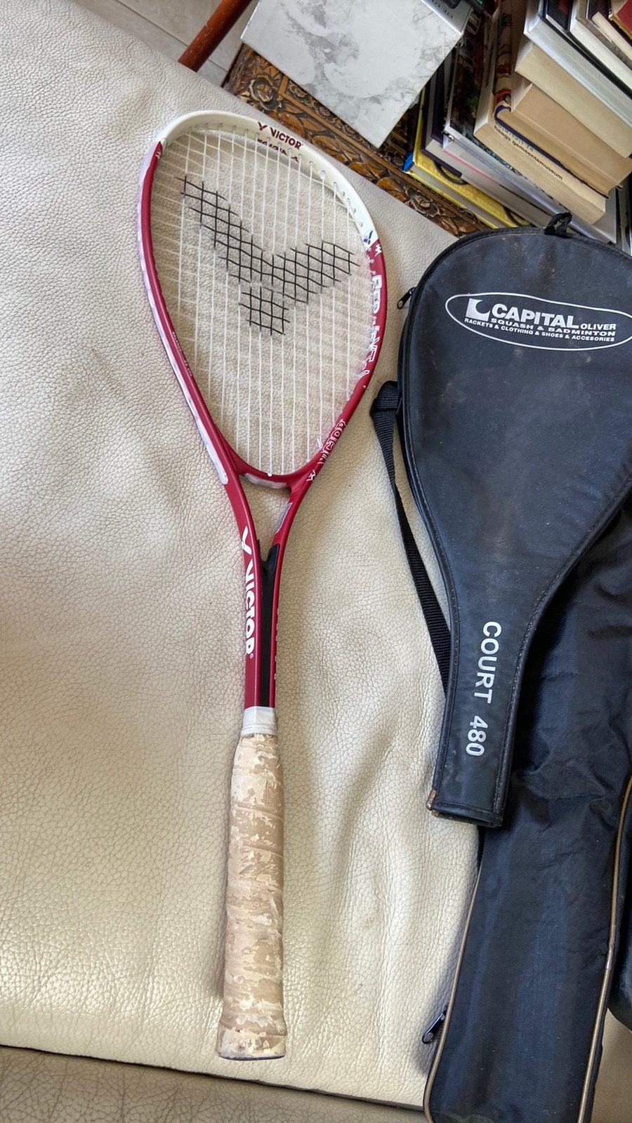Squash professioneel racket 209 grams merk victor, Sport en Fitness, Squash, Ophalen, Zo goed als nieuw