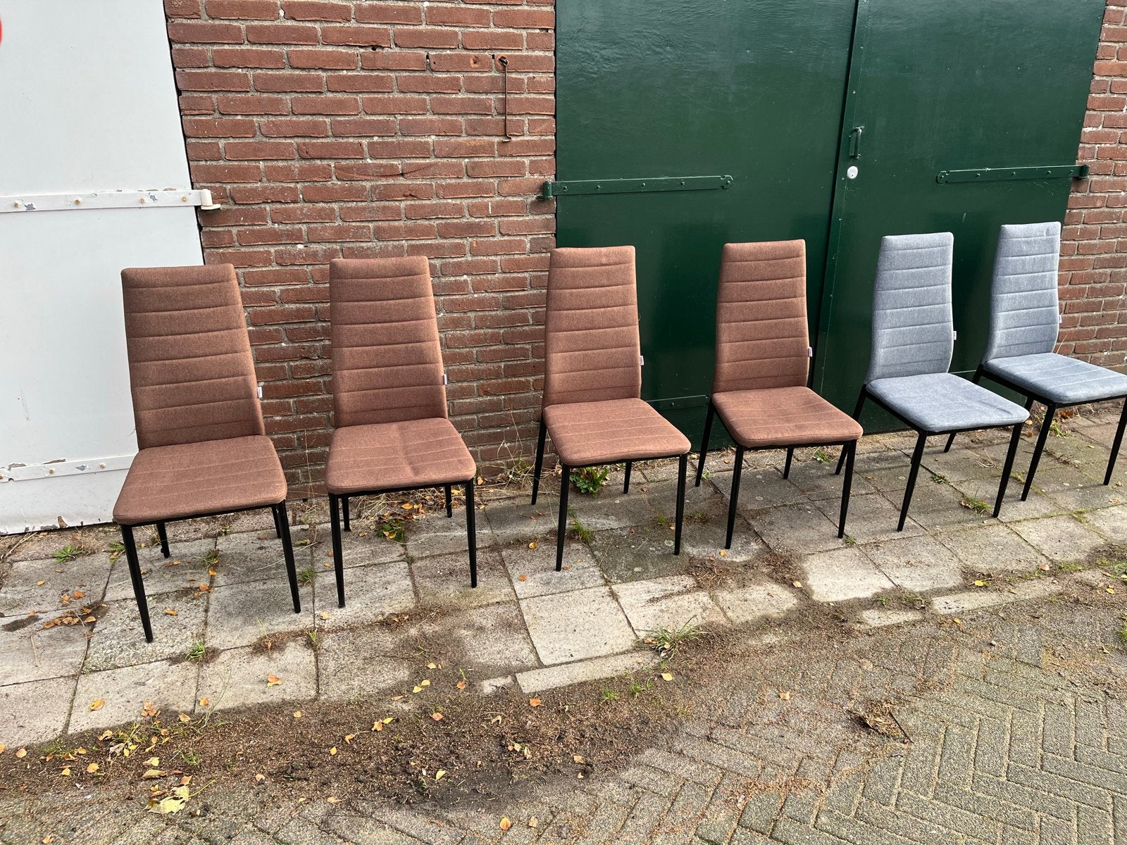 6 Nieuwe Eetkamerstoelen: 4 Bruin, 2 Grijs - Ongebruikt!, Ophalen, Bruin, Nieuw, Stof
