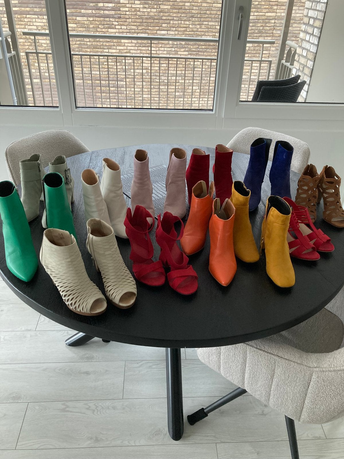 Dames schoenen, Ophalen of Verzenden, Zo goed als nieuw, Zwart, Lage of Enkellaarzen
