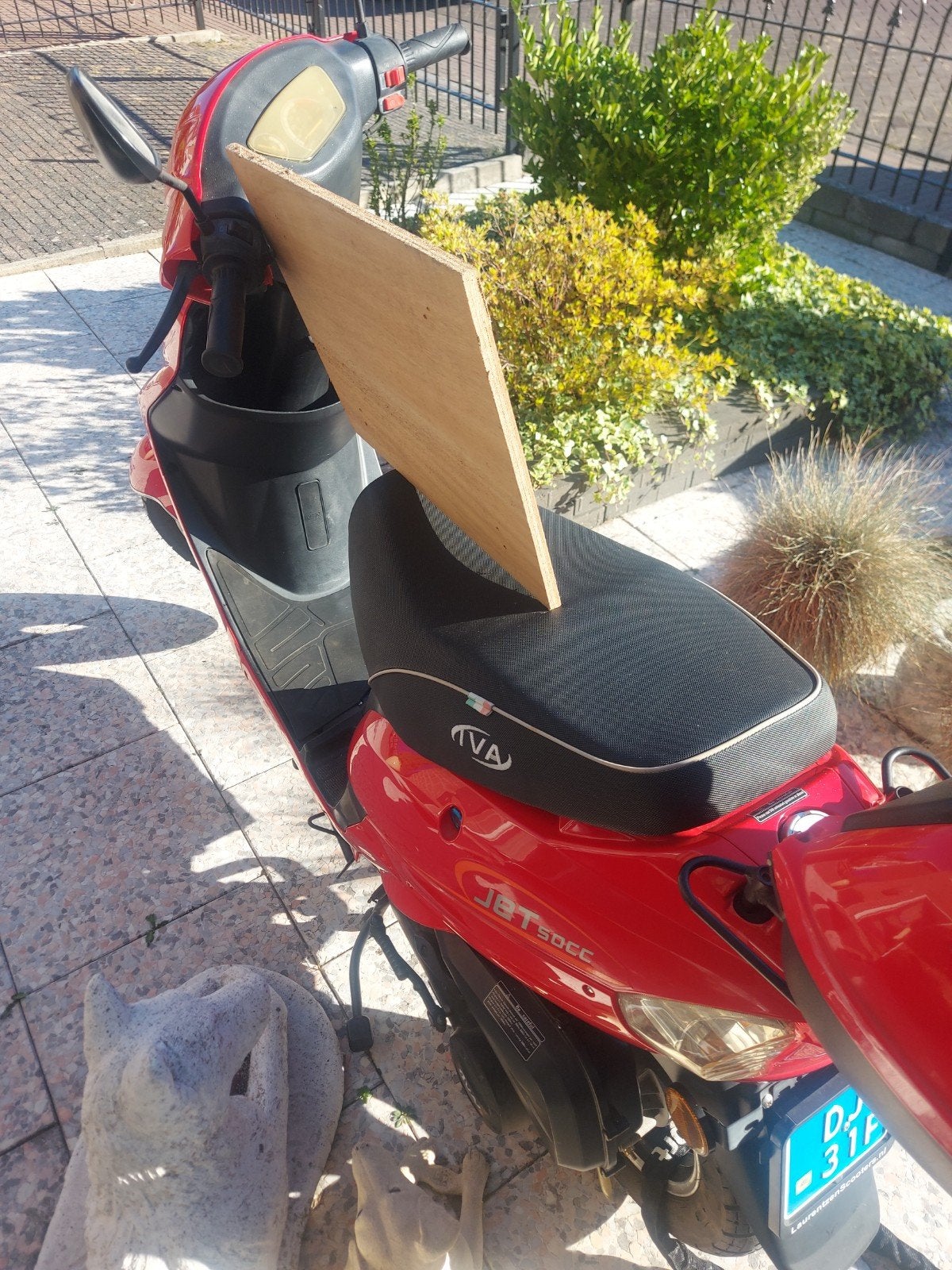 scooter hele goede en mooie kleur rood, Fietsen en Brommers, Ophalen of Verzenden, Benzine, Overige modellen