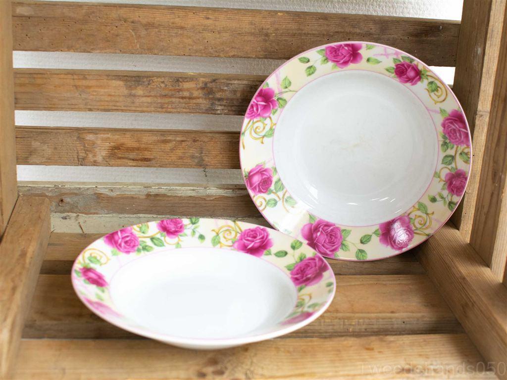 2 diepe borden 26819, Gebruikt, Ophalen of Verzenden, Bord(en), Wedgwood