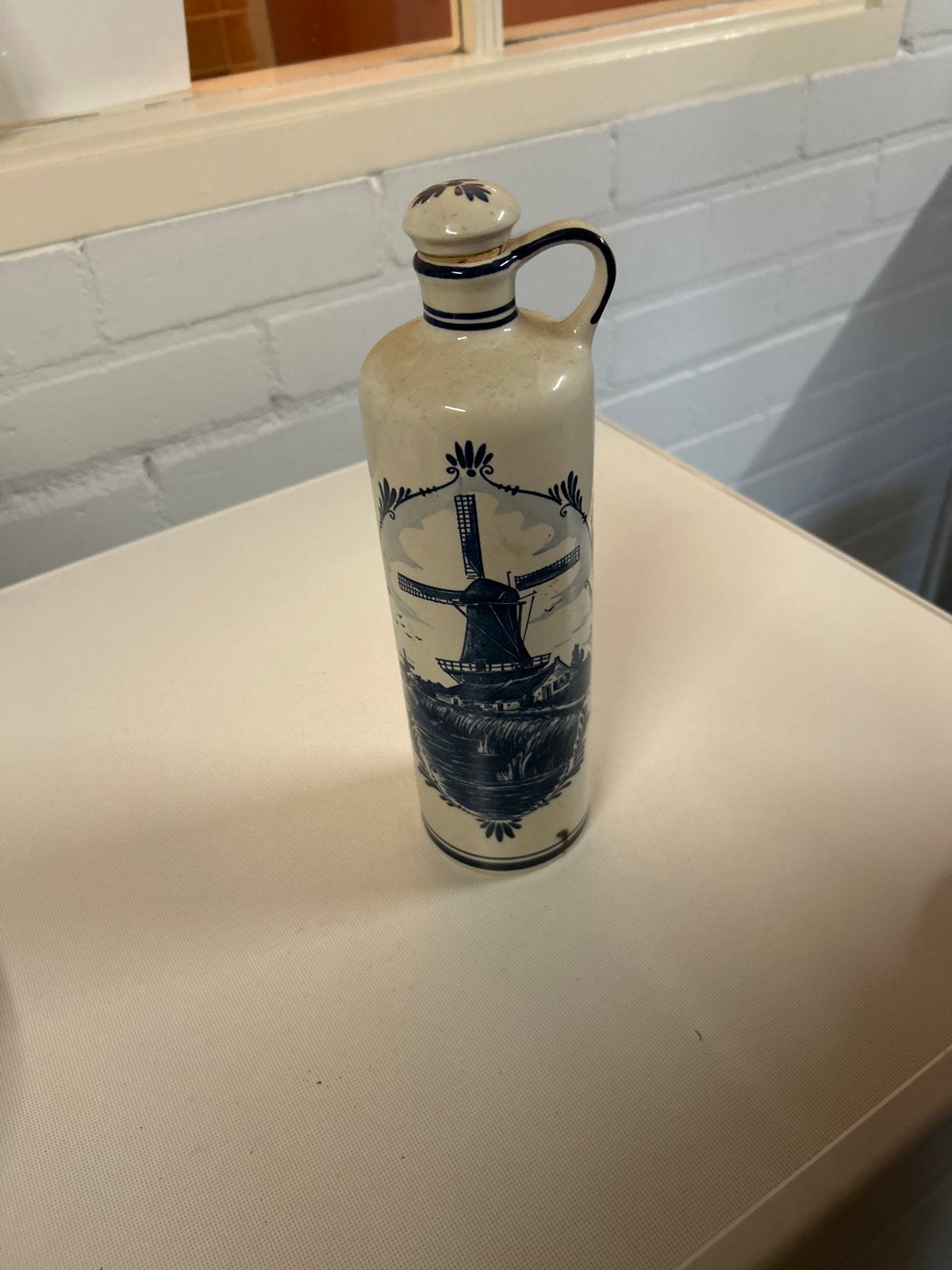 Delfts Blauwe fles met molen en bloemmotief, Antiek en Kunst, Antiek | Vazen, Ophalen of Verzenden