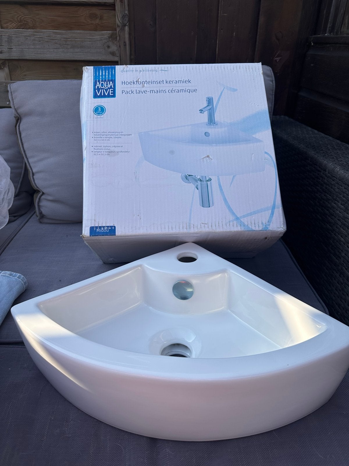 Aqua Vive Hoekfonteinset Keramiek - Nieuw in doos, Ophalen of Verzenden, Nieuw, Steen, Wastafel