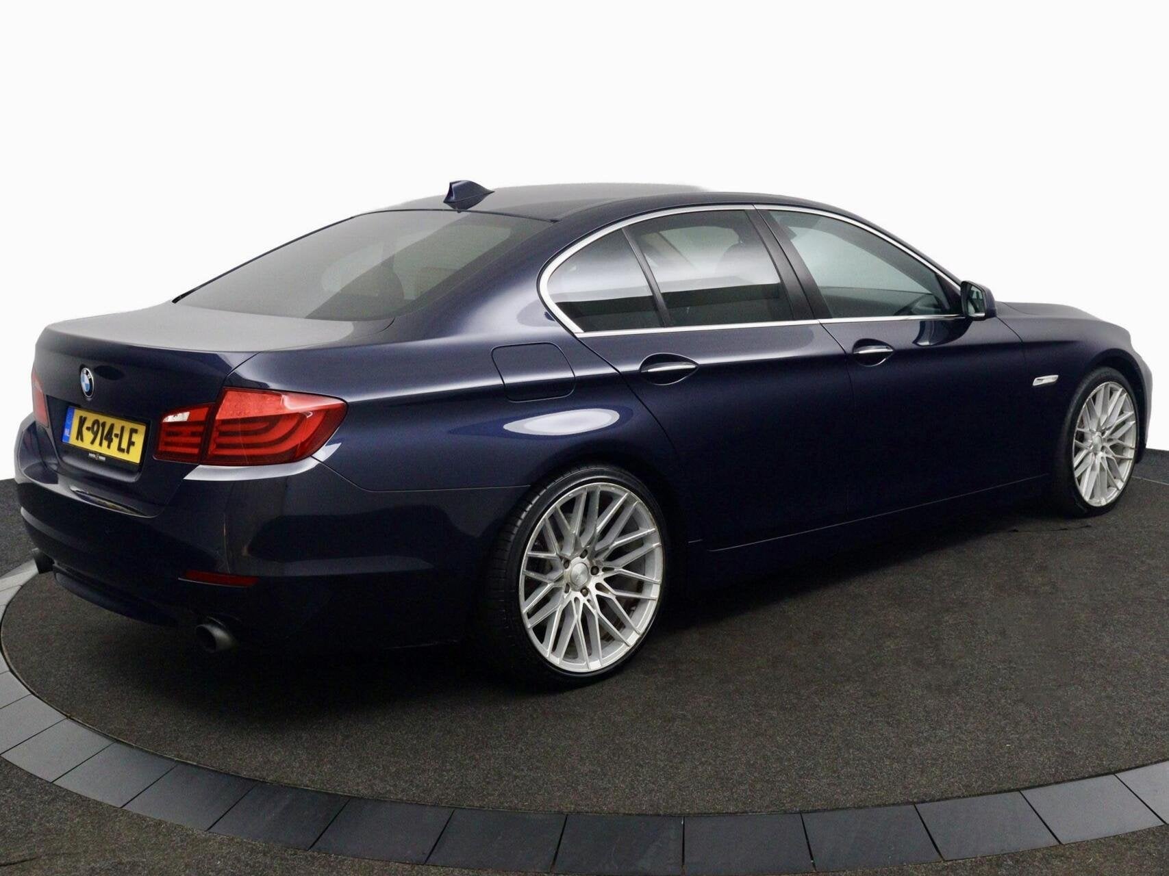 BMW 535i xDrive Executive 306pk | HUD | ACC | Leder | Camera, Euro 5, Gebruikt, 2000 kg, Blauw