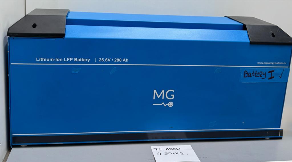 4xVictron MG LFP Batterij 25.6V/280Ah en MPPT