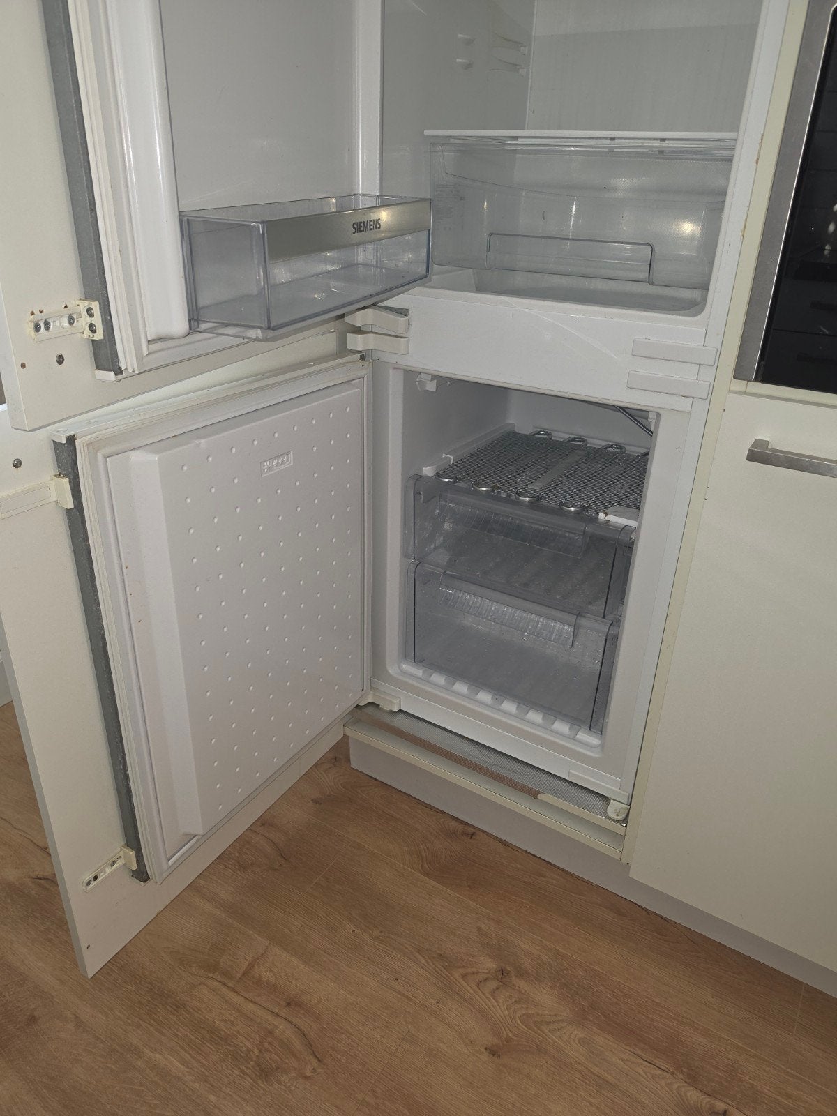 Foto 4 van Siemens Koelkast met Vriezer - KIV34VX20/05