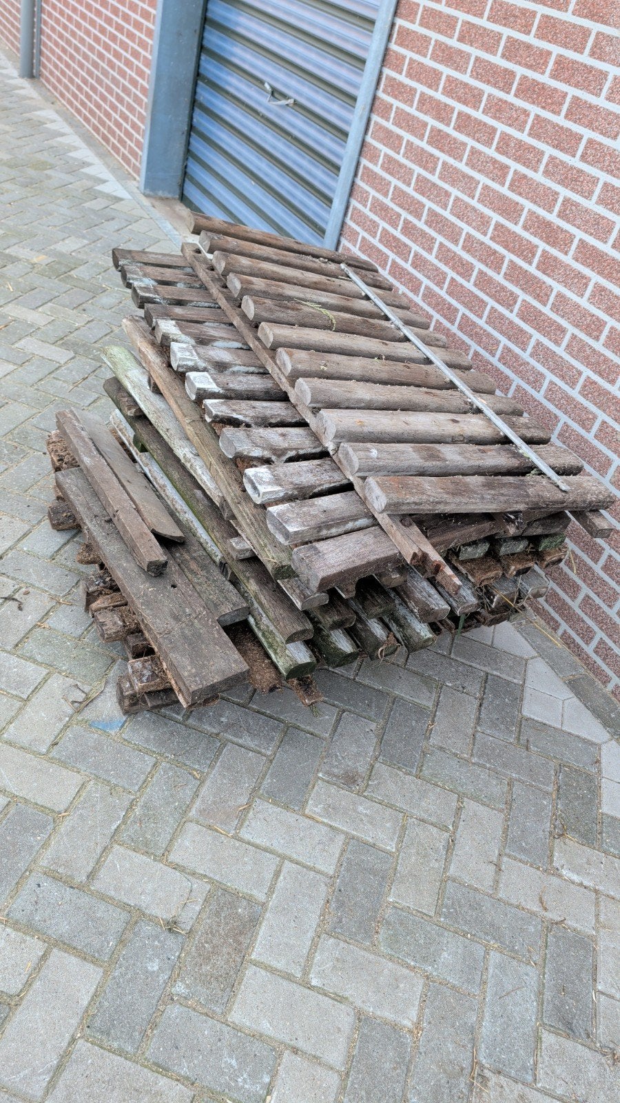 Gratis Azobe houten roosters en balkjes (kachelhout), Doe-het-zelf en Verbouw, Ophalen, Gebruikt, 50 mm of meer, Balk