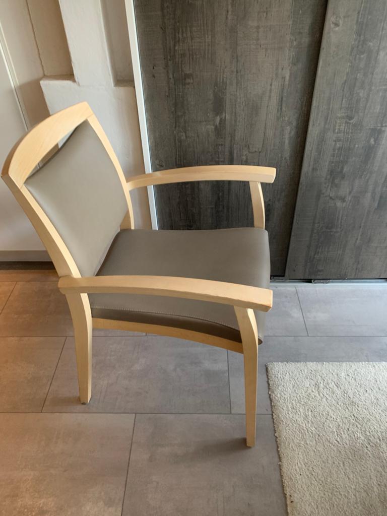 Mooie houten stoel met armleuningen, Huis en Inrichting, Stoelen, Ophalen, Gebruikt, Overige kleuren, Eén