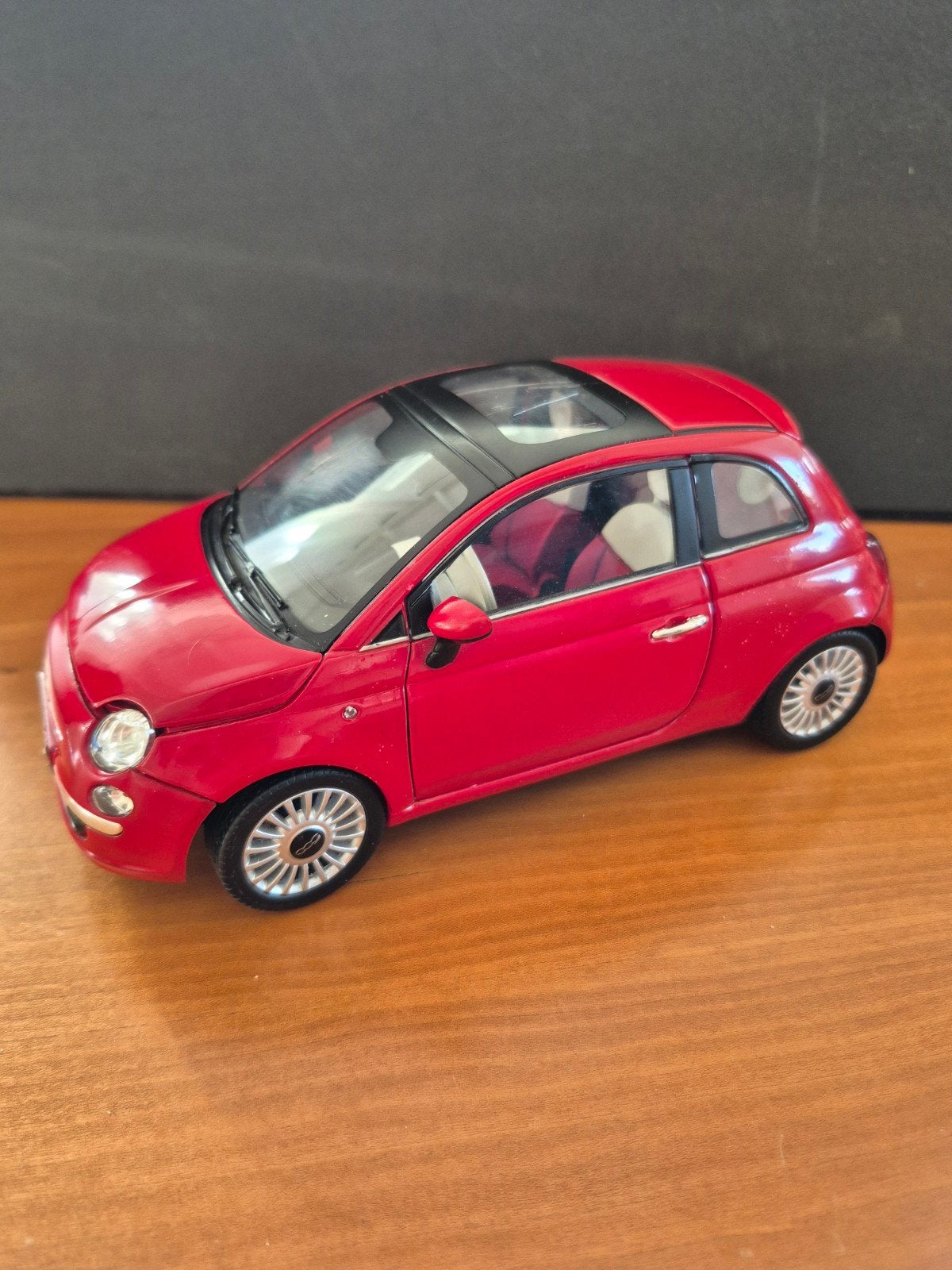 Fiat 500 modelauto rood - gedetailleerd schaalmodel, Ophalen of Verzenden, Gebruikt, Auto, Overige merken