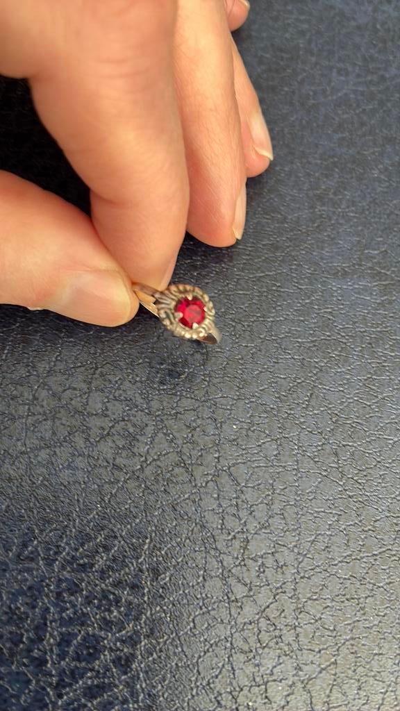 830 zilver gekeurde ring 16/17 mm rode steen, Gebruikt, Ophalen of Verzenden, Kleiner dan 17, Dame