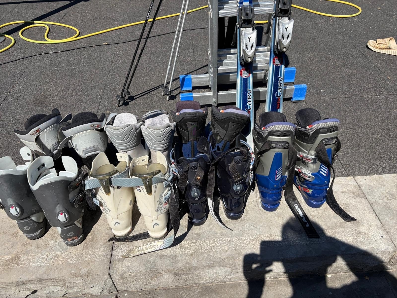 Complete ski-uitrusting: 2 paar ski's en 4 paar skischoenen, Sport en Fitness, Skiën en Langlaufen, Ophalen, 160 tot 180 cm, Ski's