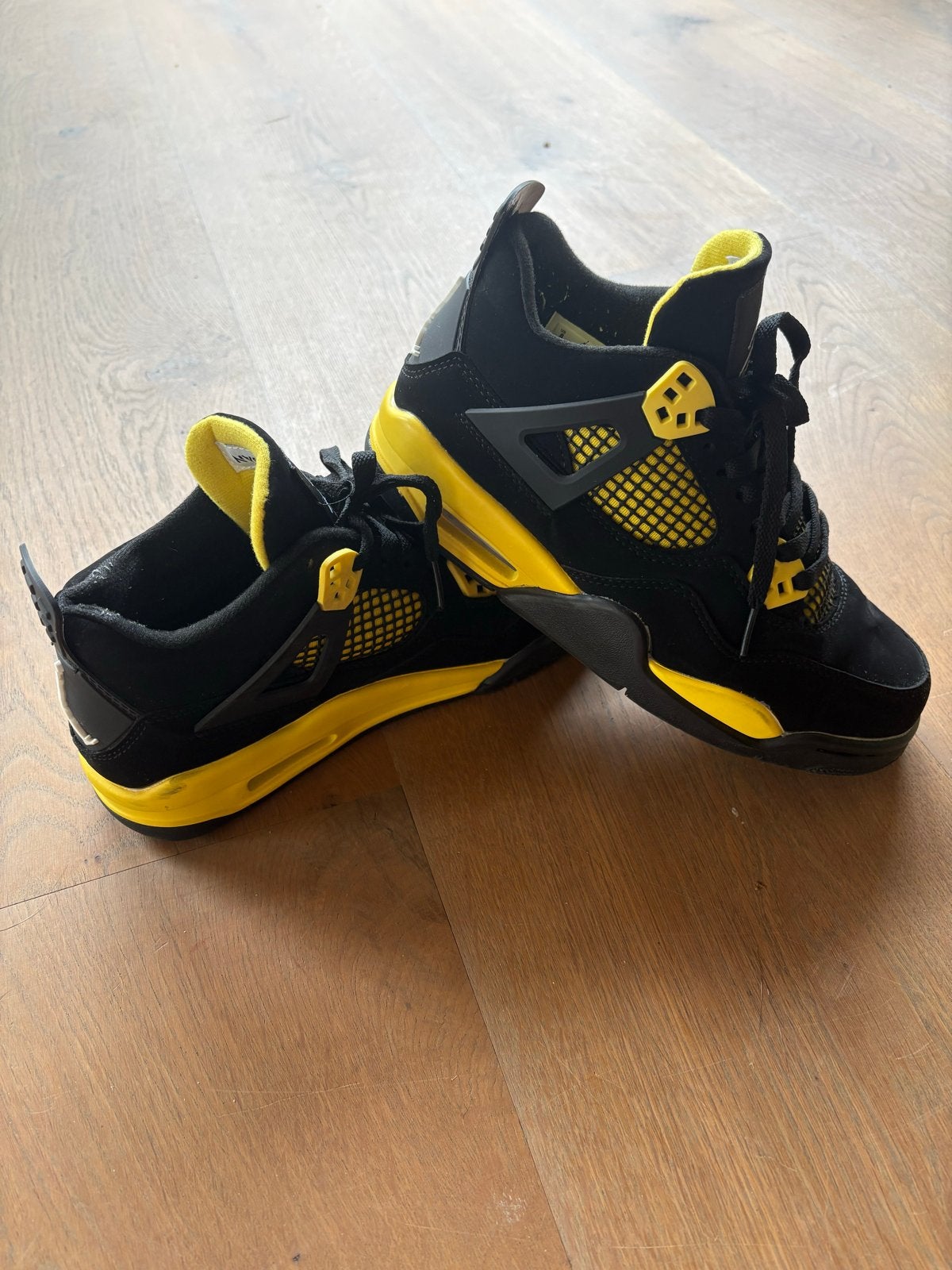 Nike Air Jordan Retro 4 Thunder zwart/geel - Maat 39, Ophalen of Verzenden, Zo goed als nieuw, Zwart, Sneakers of Gympen