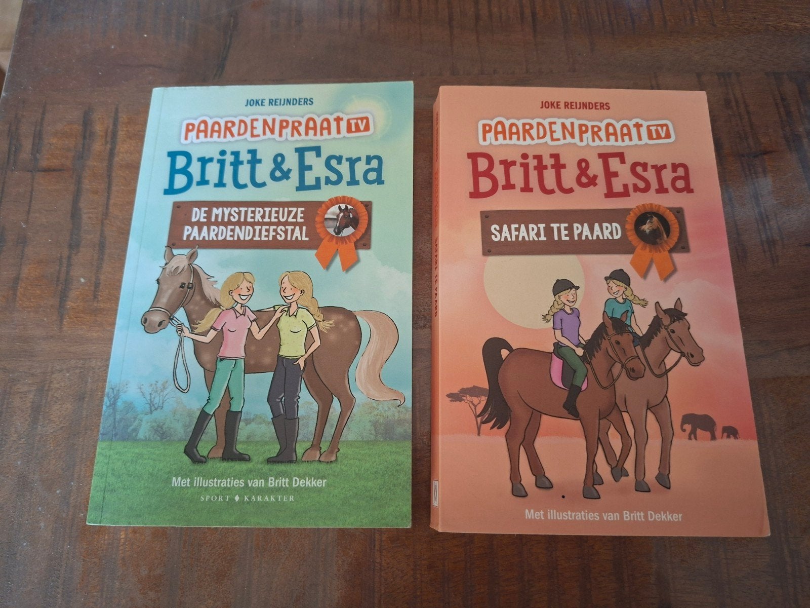 Britt & Esra Paardenpraat TV boeken - 2 stuks, Ophalen of Verzenden, Zo goed als nieuw, Joke Reijnders, Fictie algemeen
