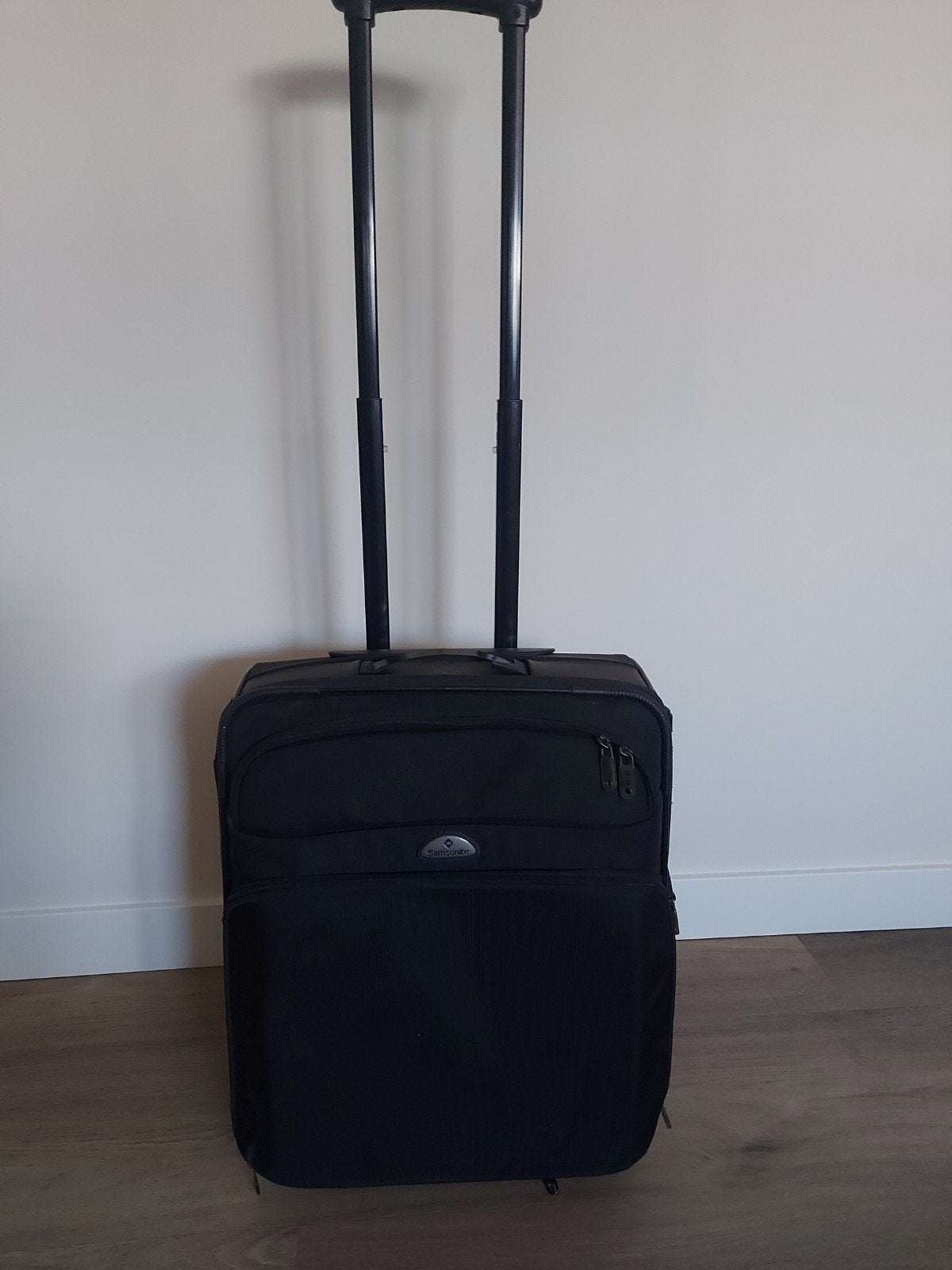Samsonite reiskoffer met wieltjes en uitschuifbare handgreep, Ophalen, 40 tot 60 cm, Gebruikt, Zwart
