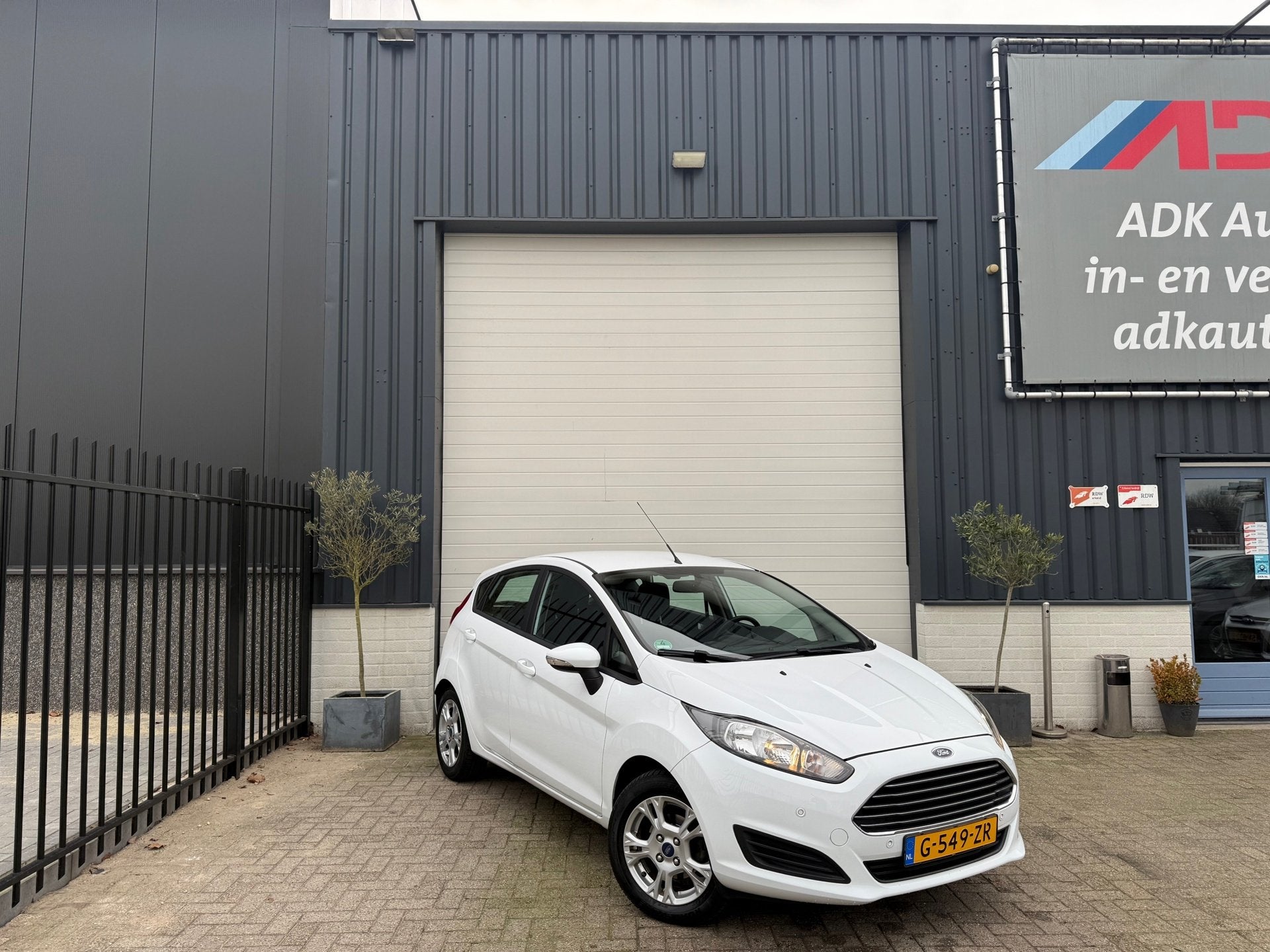 Ford Fiesta 1.0 EcoBoost TitaniumAUTOMAAT/STOELVERW/CRUISE/2, Auto's, Ford, Euro 5, Zwart, Wit, Bedrijf