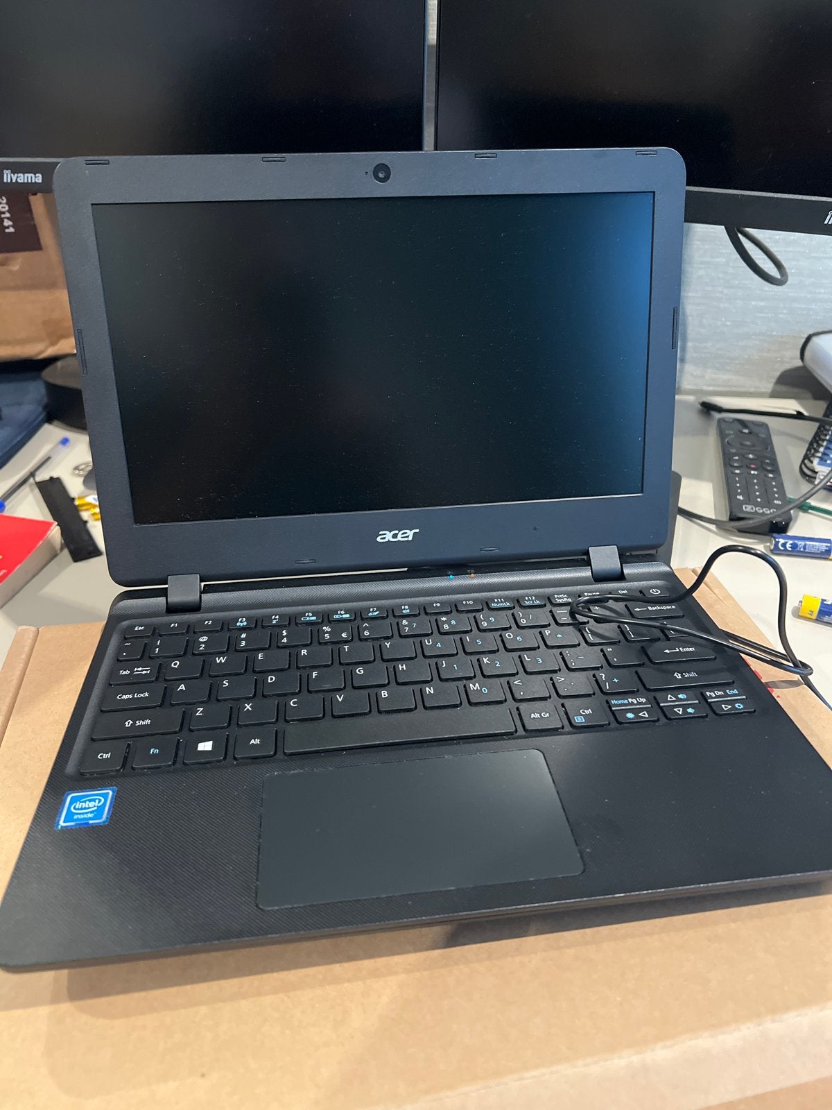 Acer Aspire ES1-132 Laptop voor onderdelen (incl. lader), Ophalen of Verzenden, Niet werkend